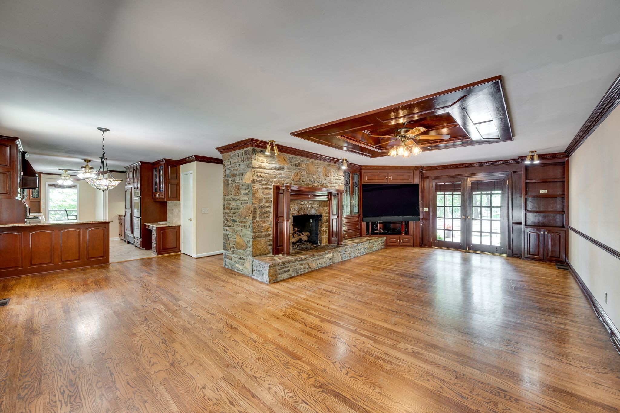 945 Forest Acres Ct