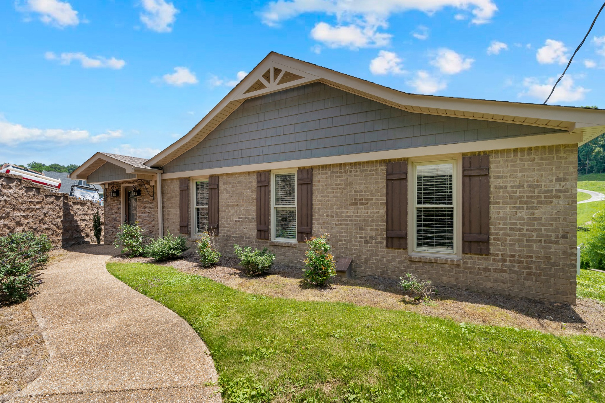 814 Shasteen Hollow Rd