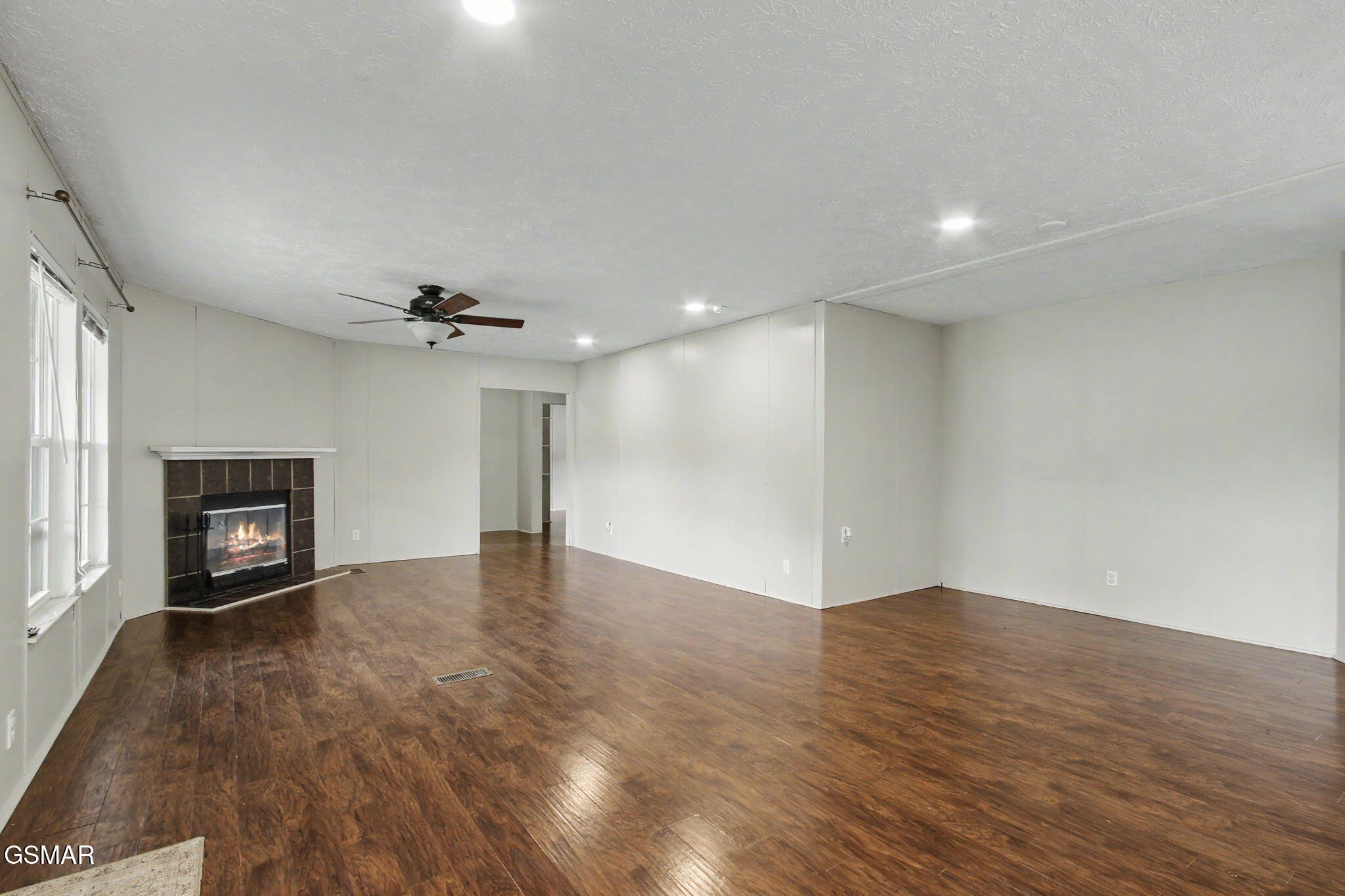 1921 Jerry Lynn Way