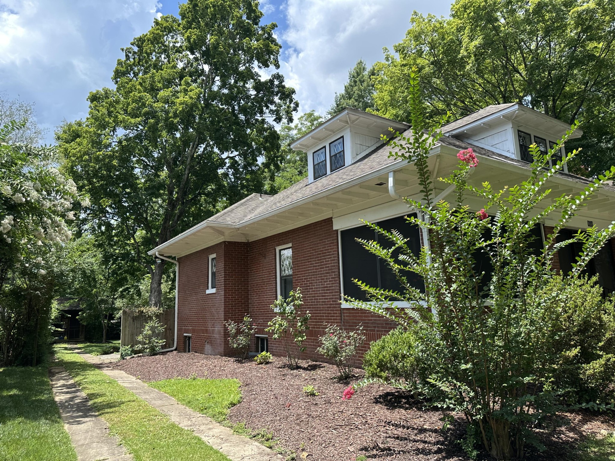 463 Centenary Avenue, NW