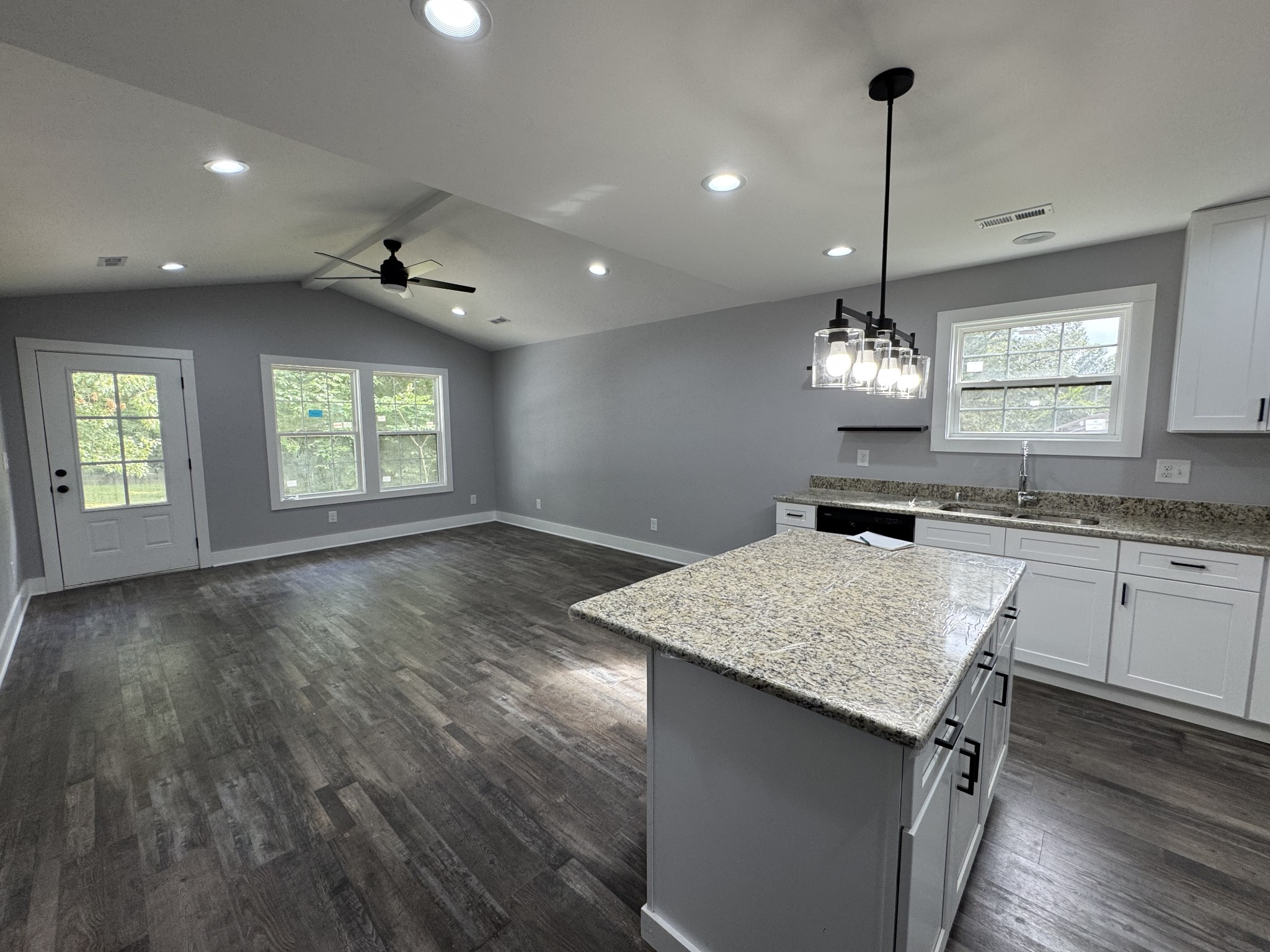 296 Hillview Dr