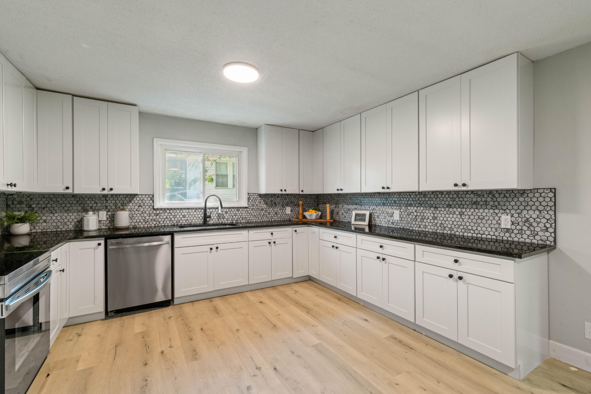 208 Flora Circle