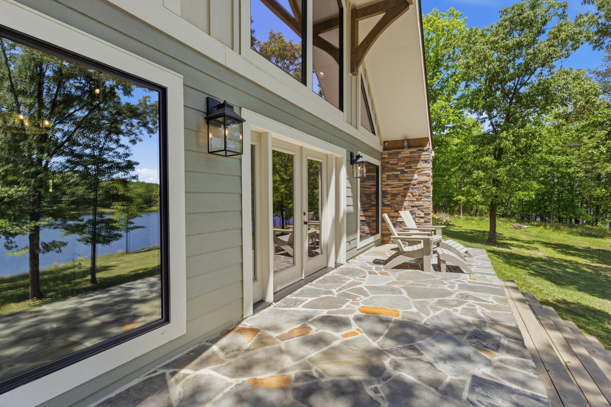 722 Hemlock Ln