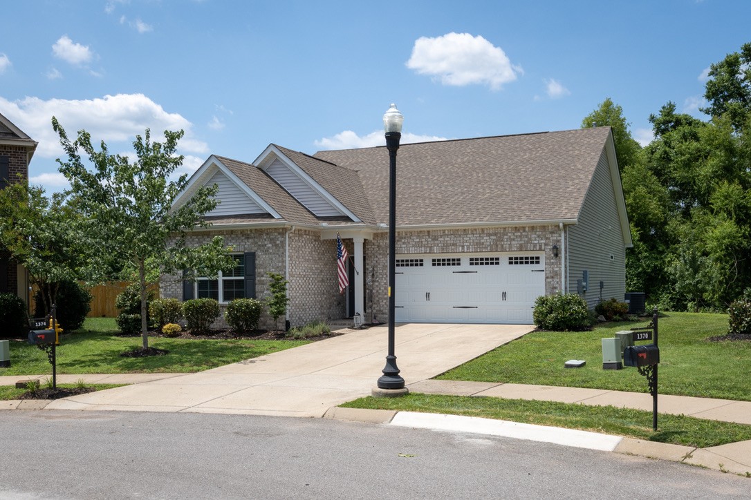 1374 Coates Ln