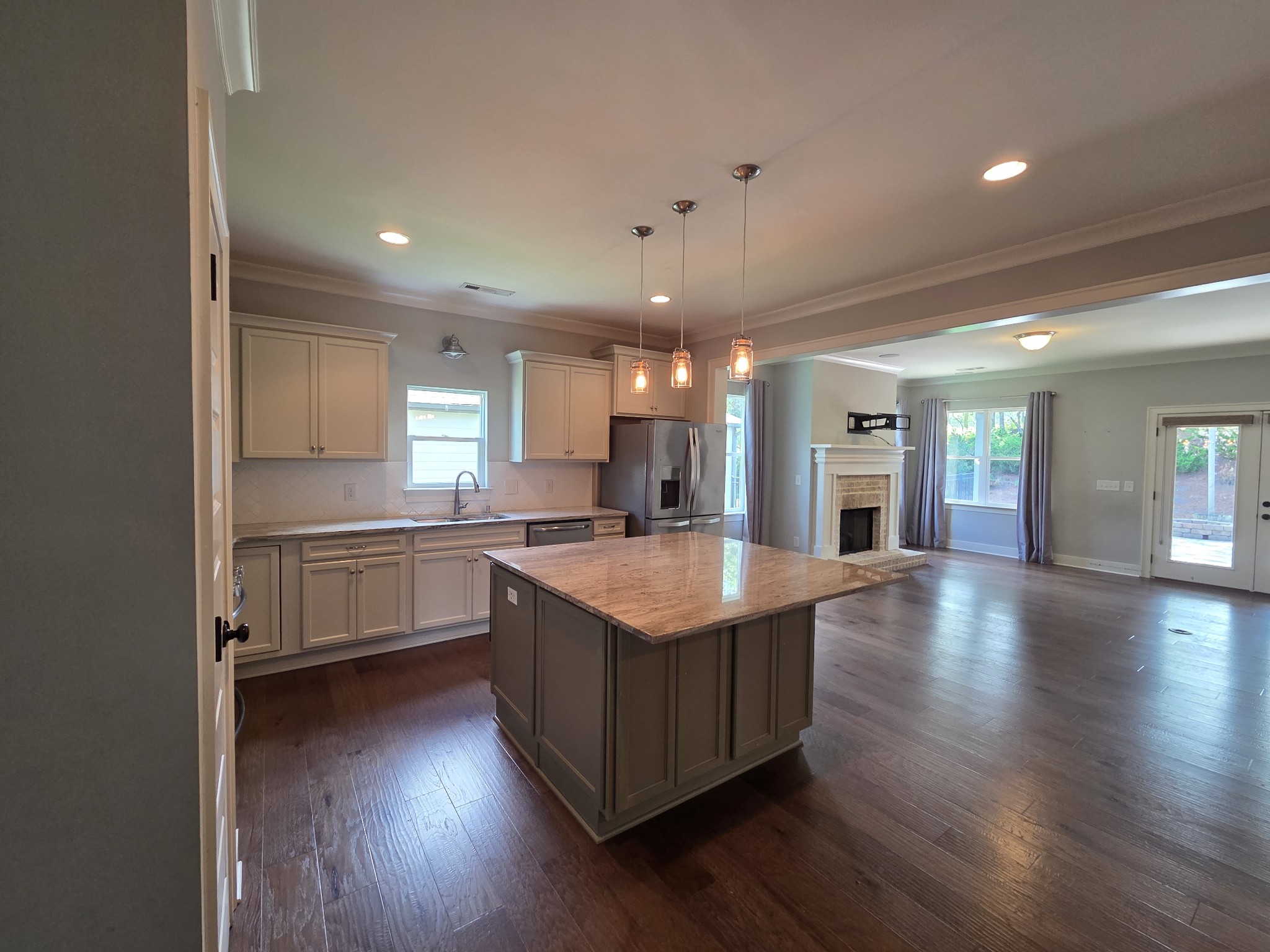 711 Plowson Rd