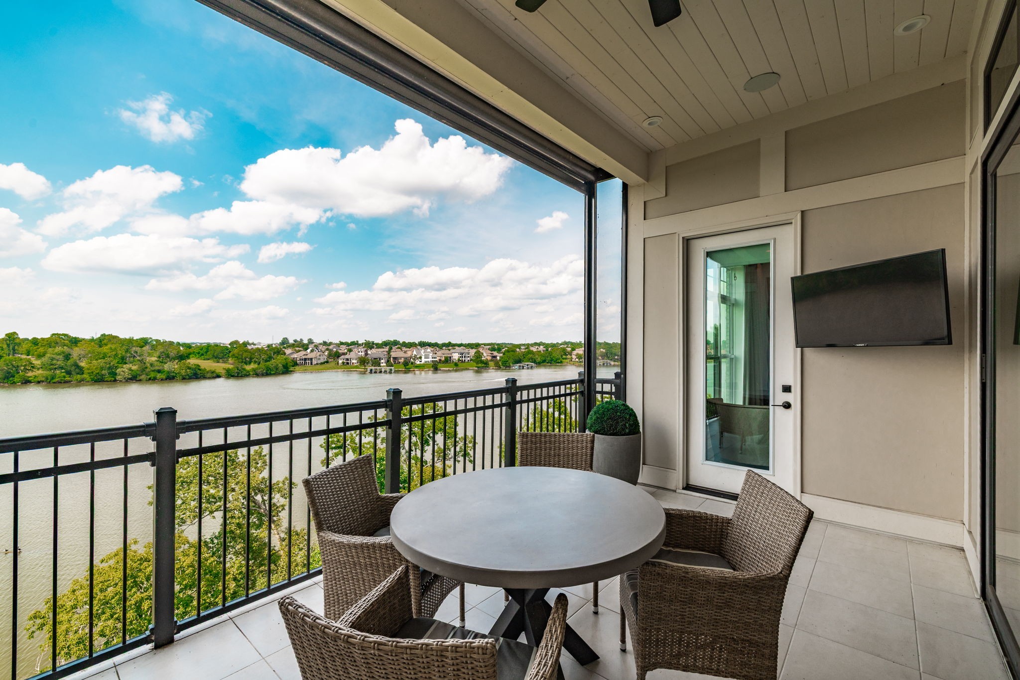 1024 Club View Drive