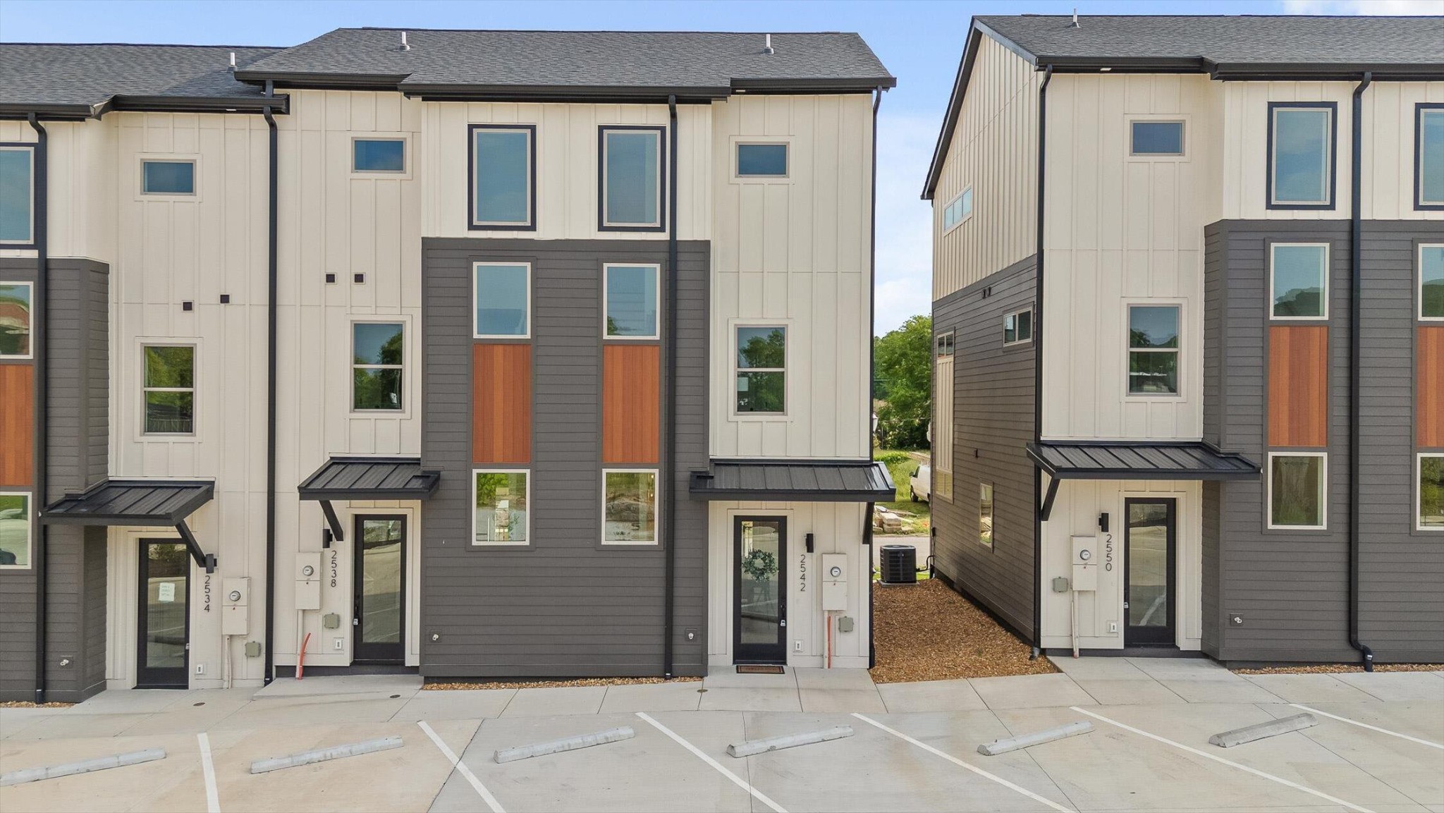 2550 E 18th Street