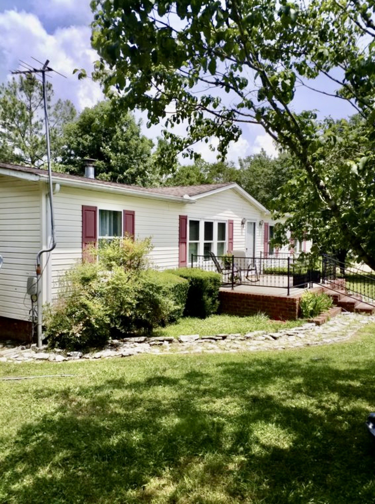 42 Paradise Hills Ln