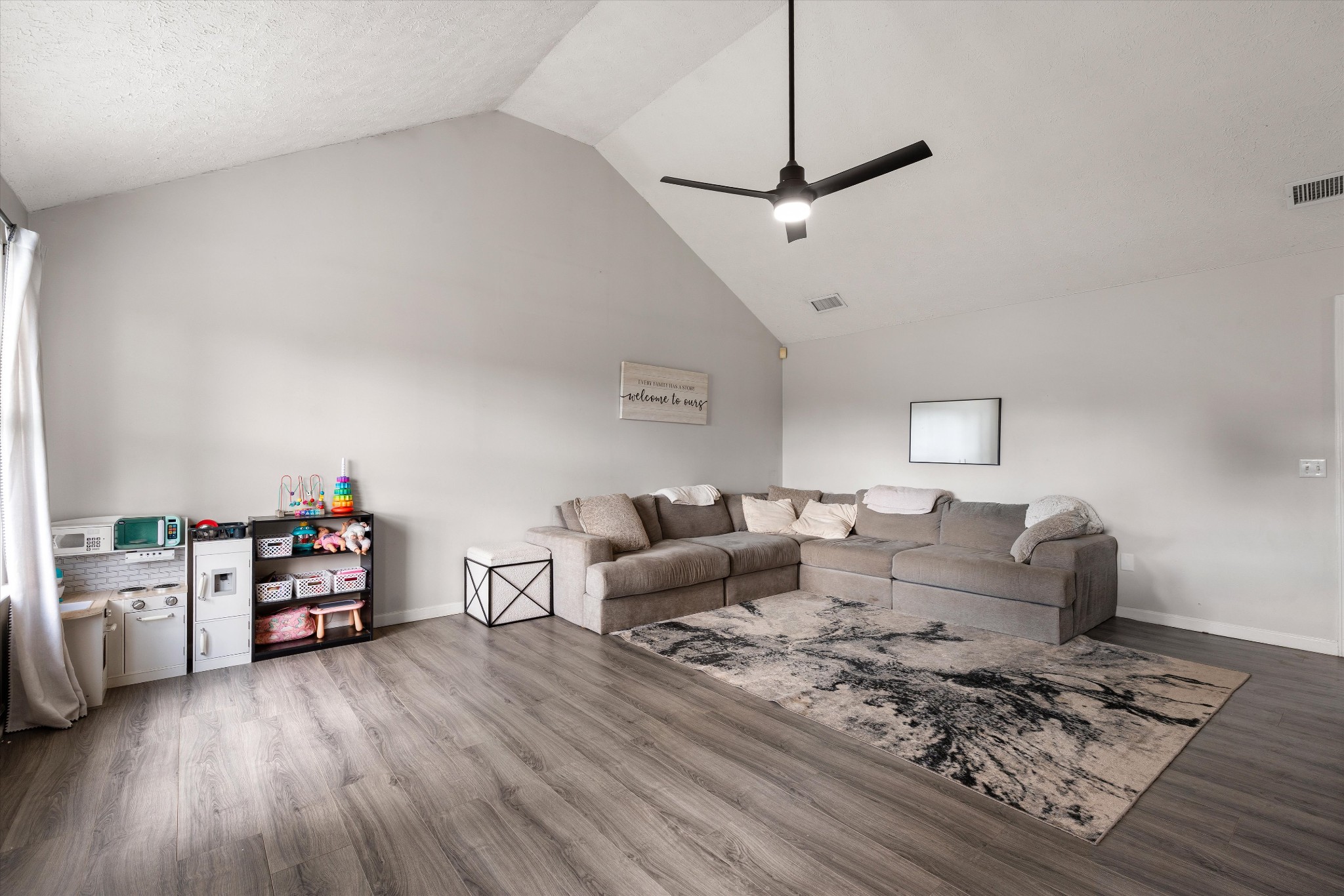 416 Barking Dr
