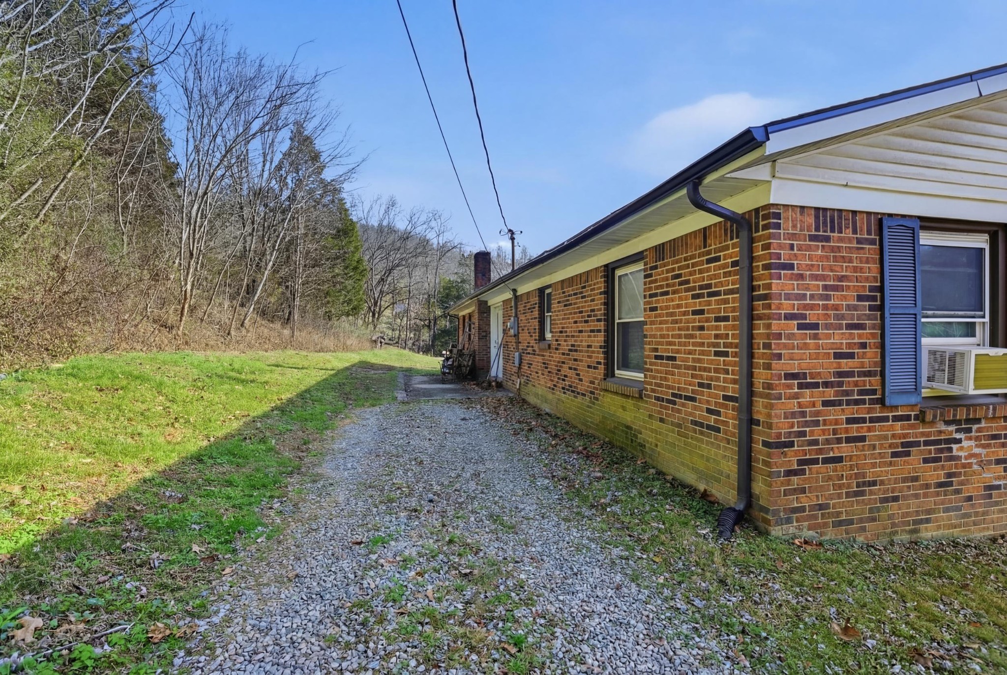 275 Lakeside Dr