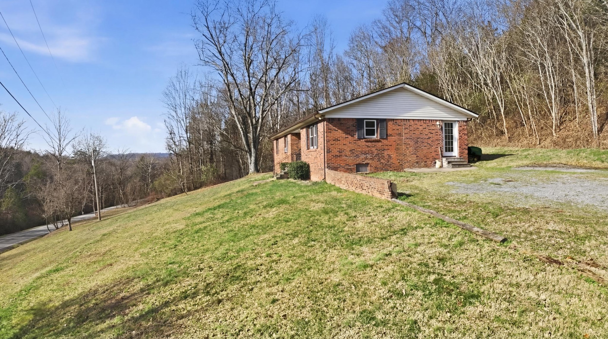 275 Lakeside Dr