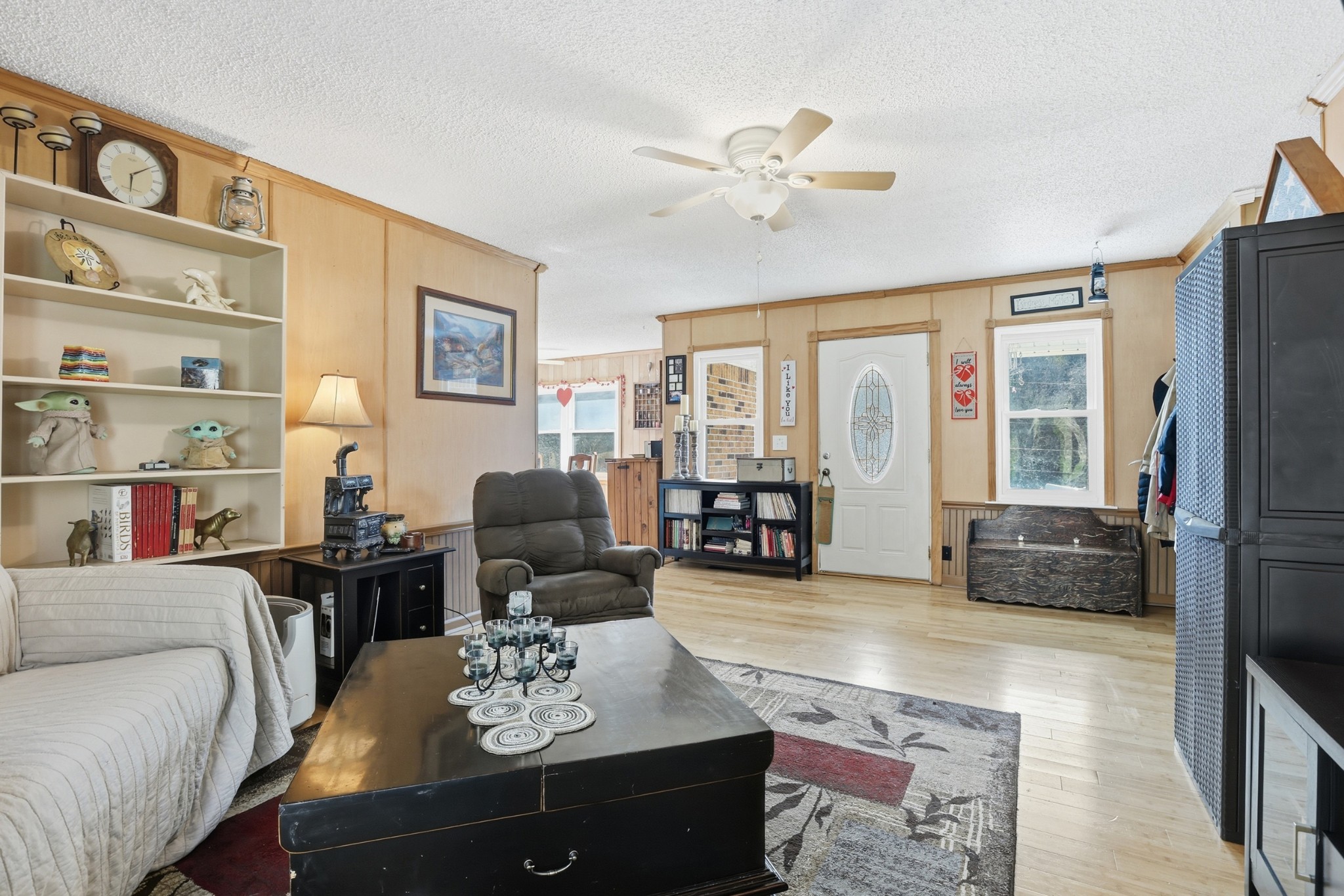 275 Lakeside Dr