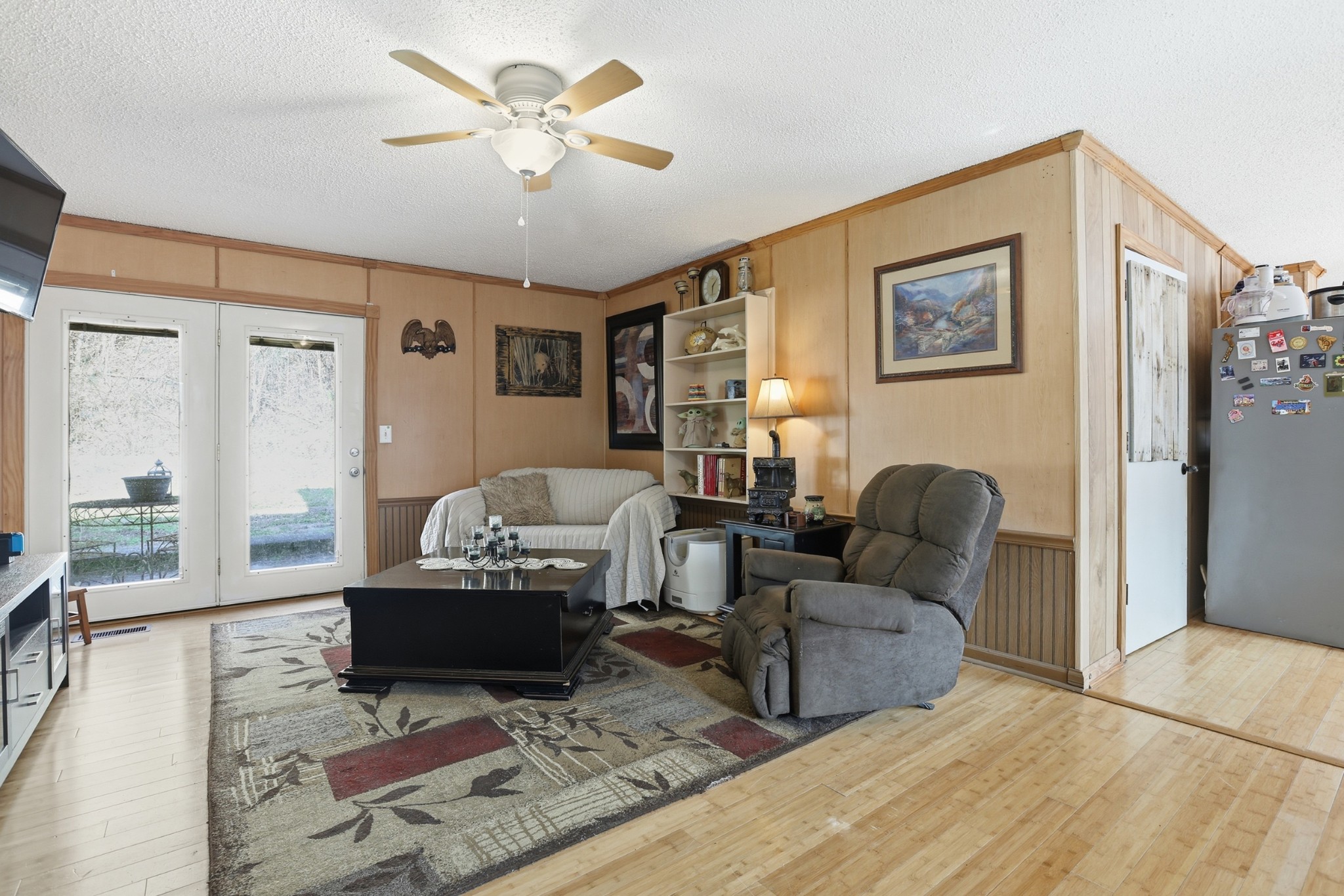 275 Lakeside Dr