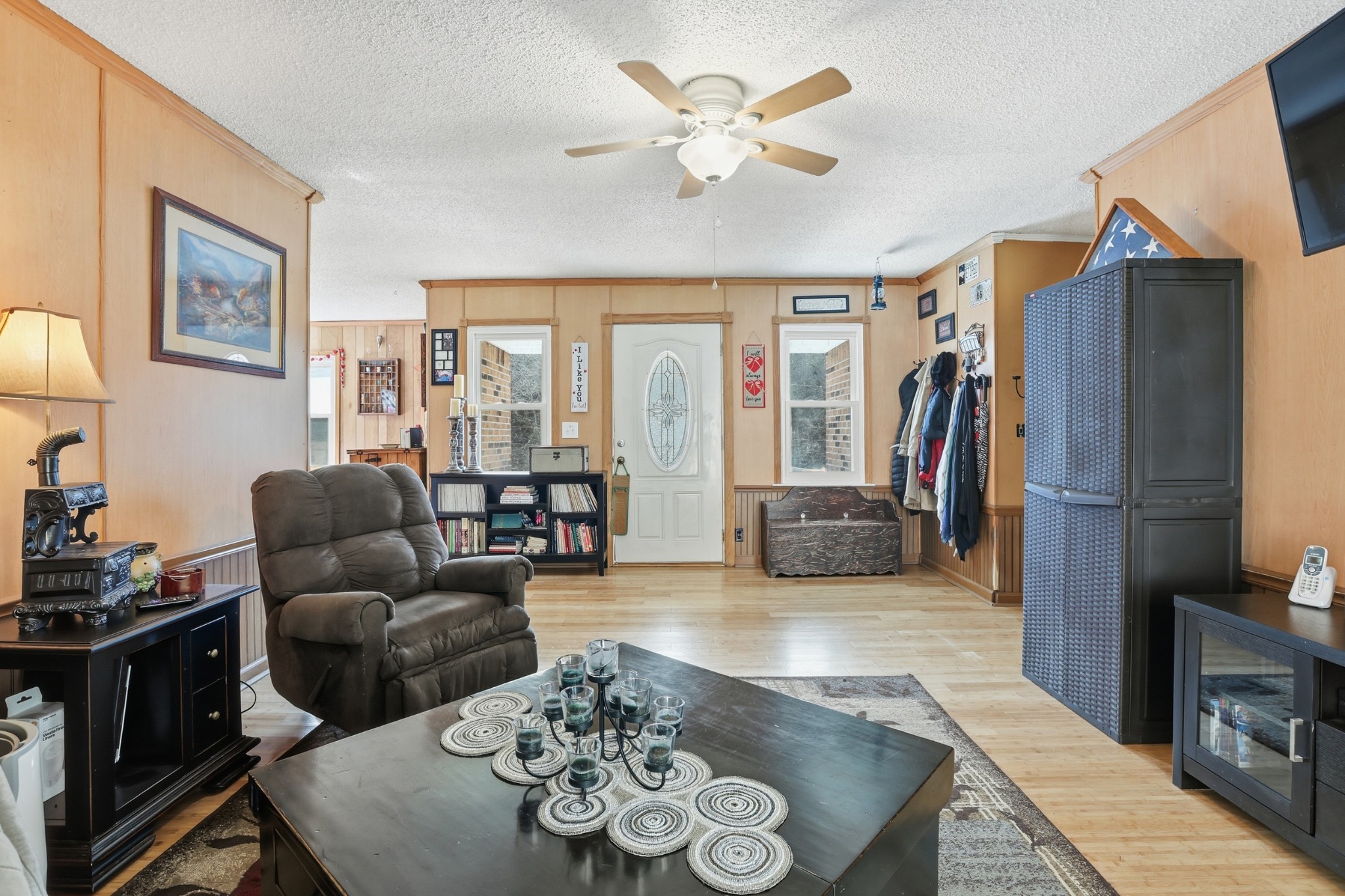 275 Lakeside Dr