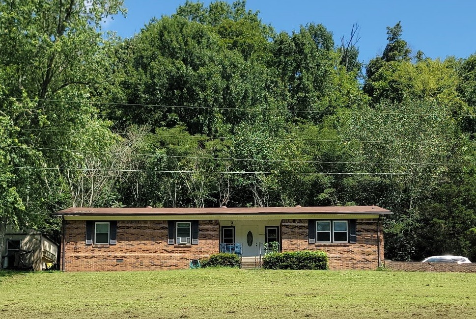 275 Lakeside Dr