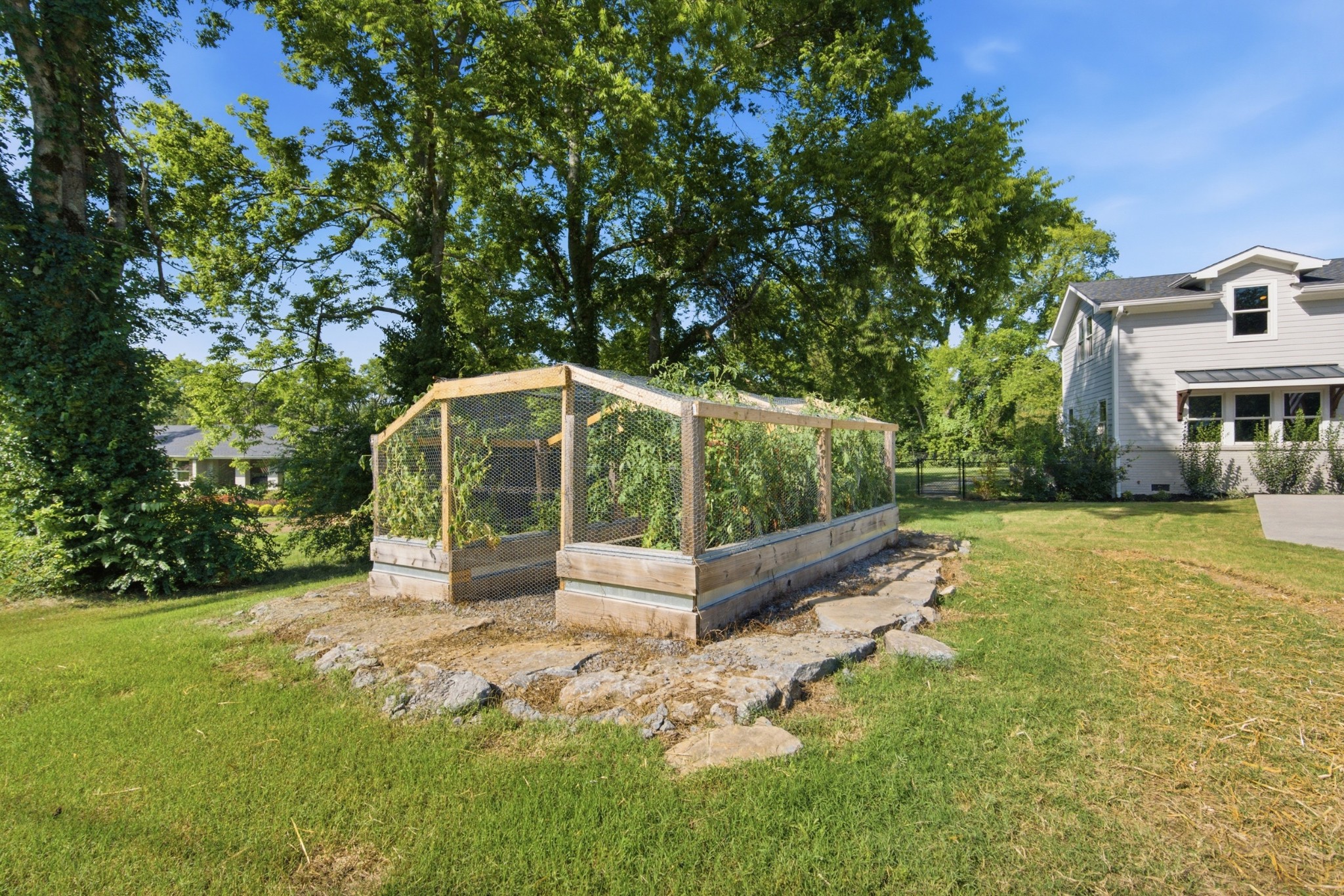 824 Clematis Dr