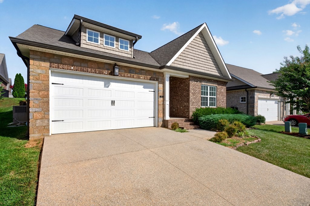 1111 Cross Pointe Drive