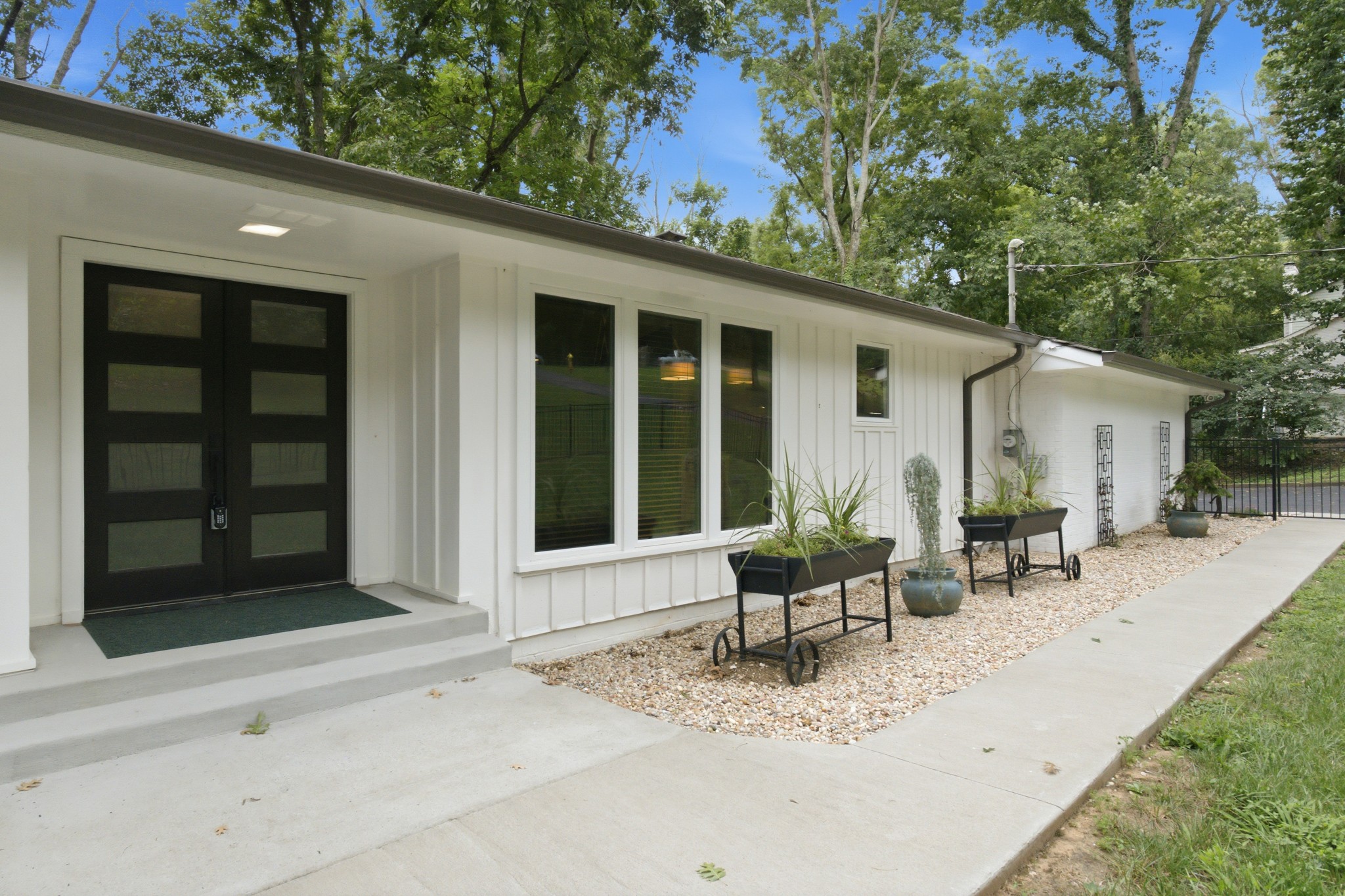 133 Featherstone Dr