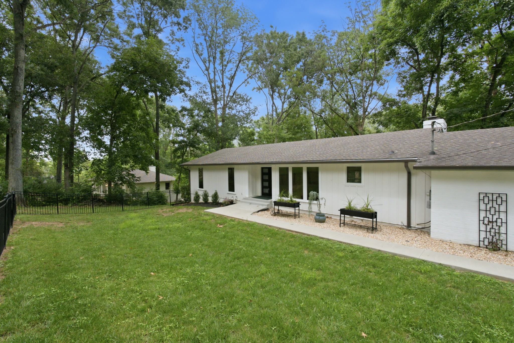 133 Featherstone Dr