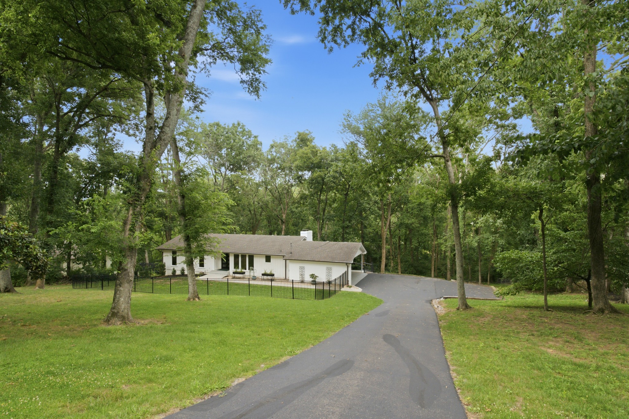 133 Featherstone Dr