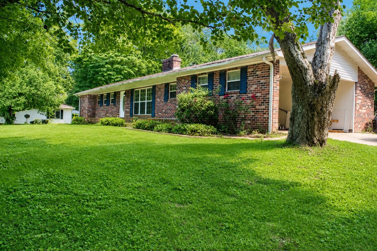 814 Cedar Springs Road