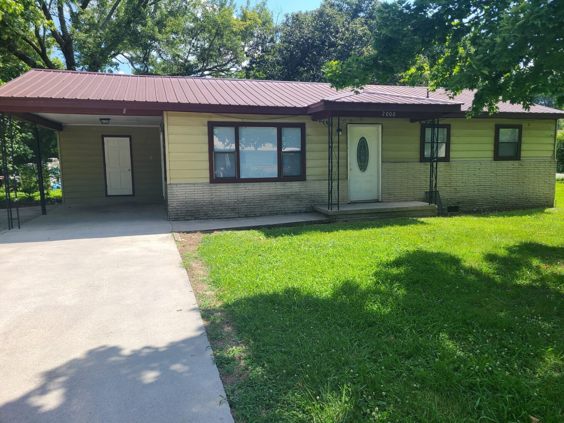 2000 Young Road, SE
