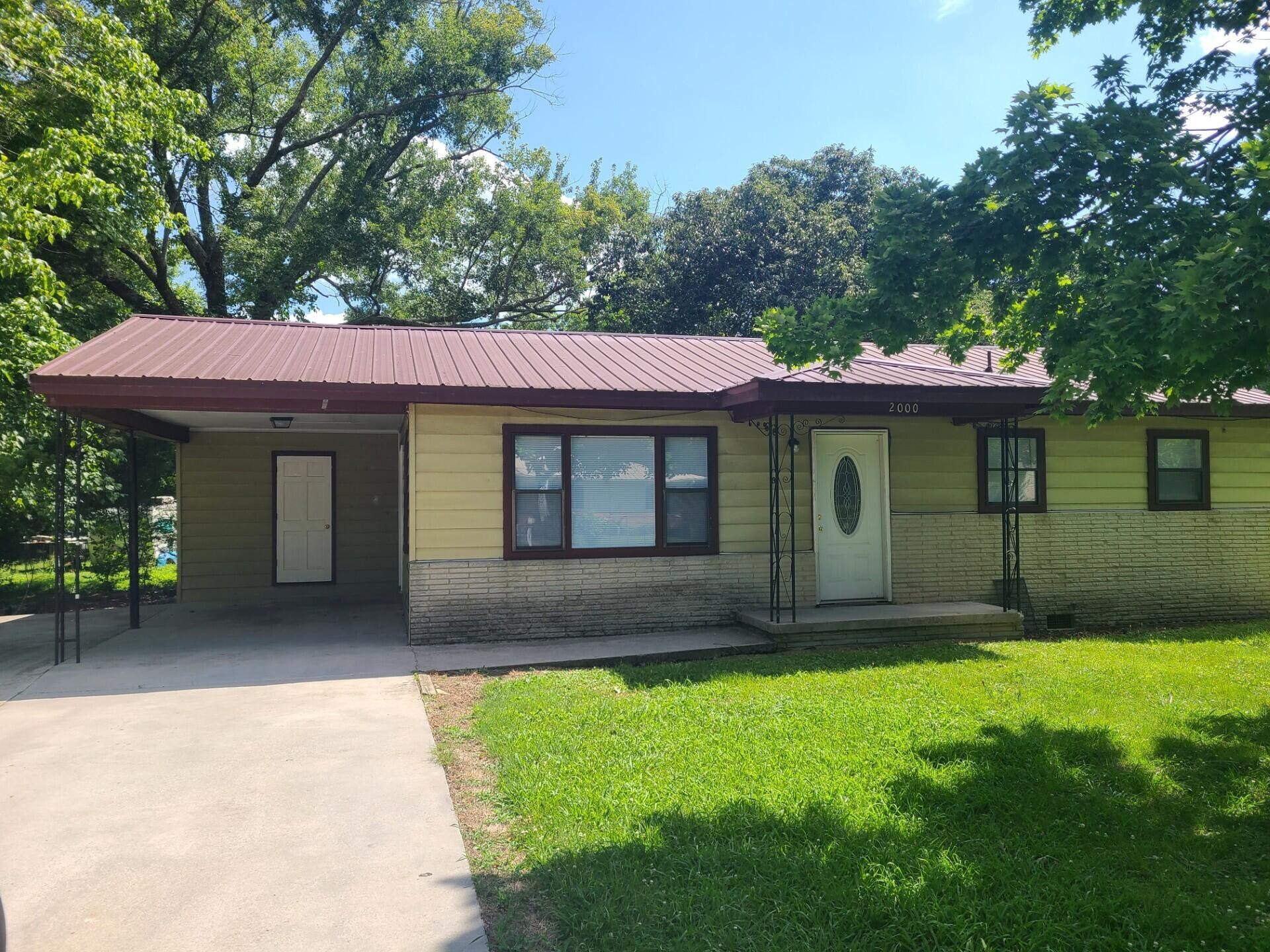 2000 Young Road, SE