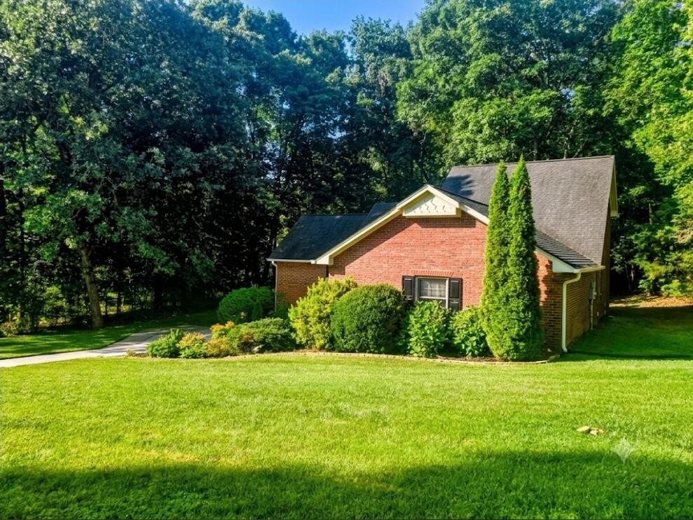 348 Hickory Hills Drive, NE
