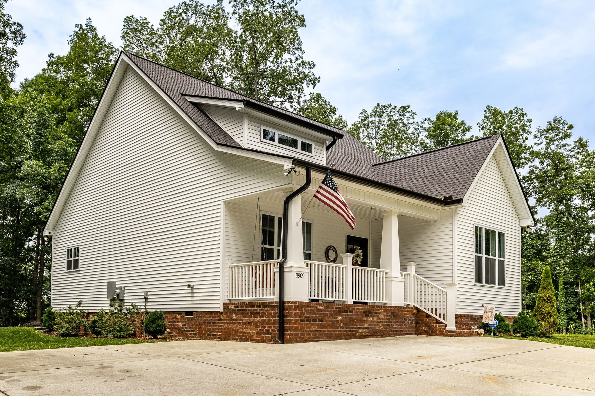 8909 Cedar Grove Rd