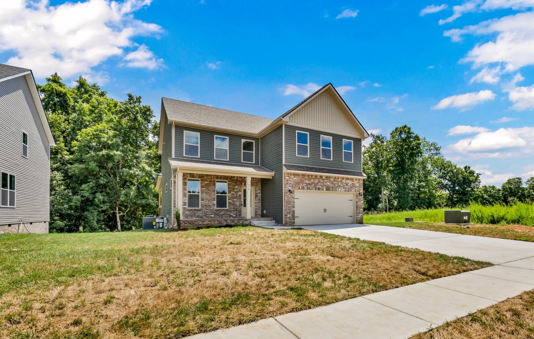 578 Pongracz Way