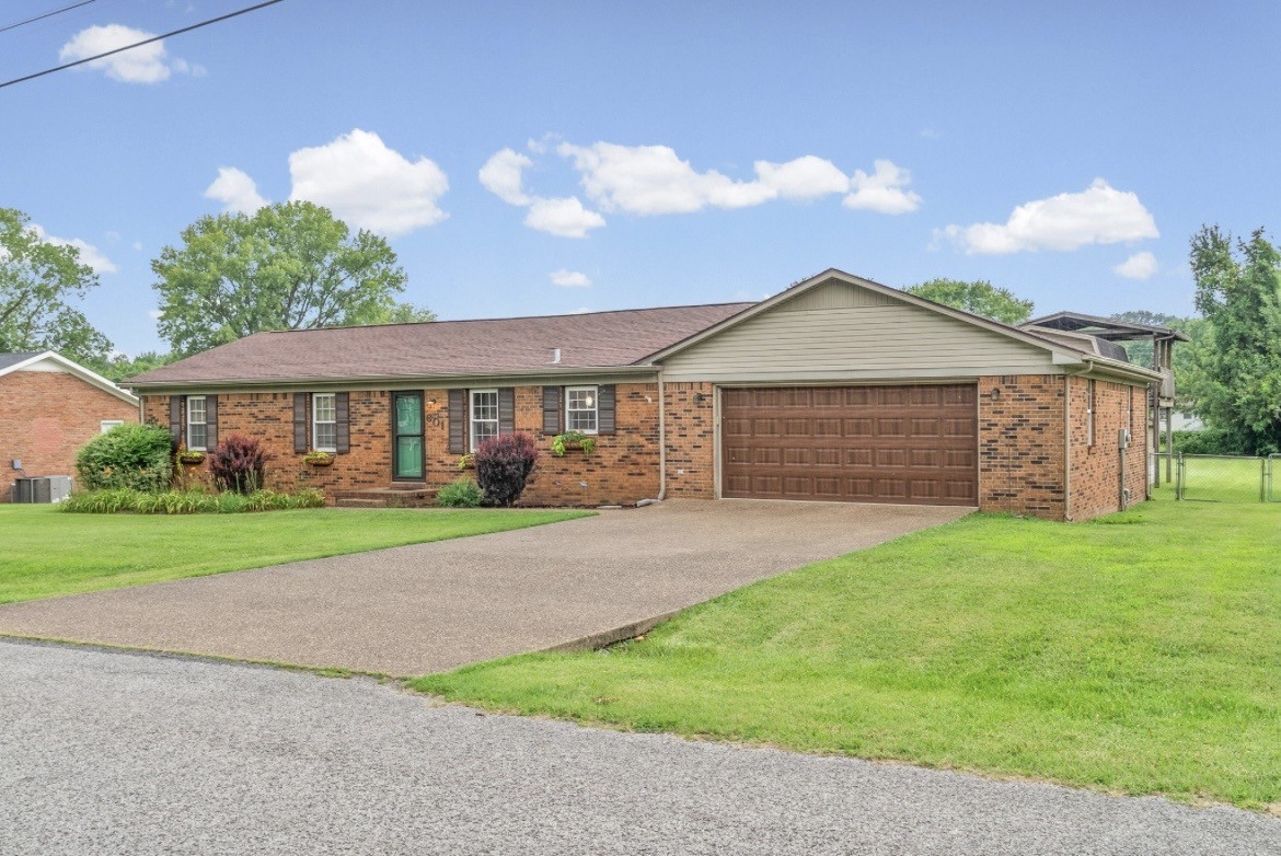 601 Pineridge Dr