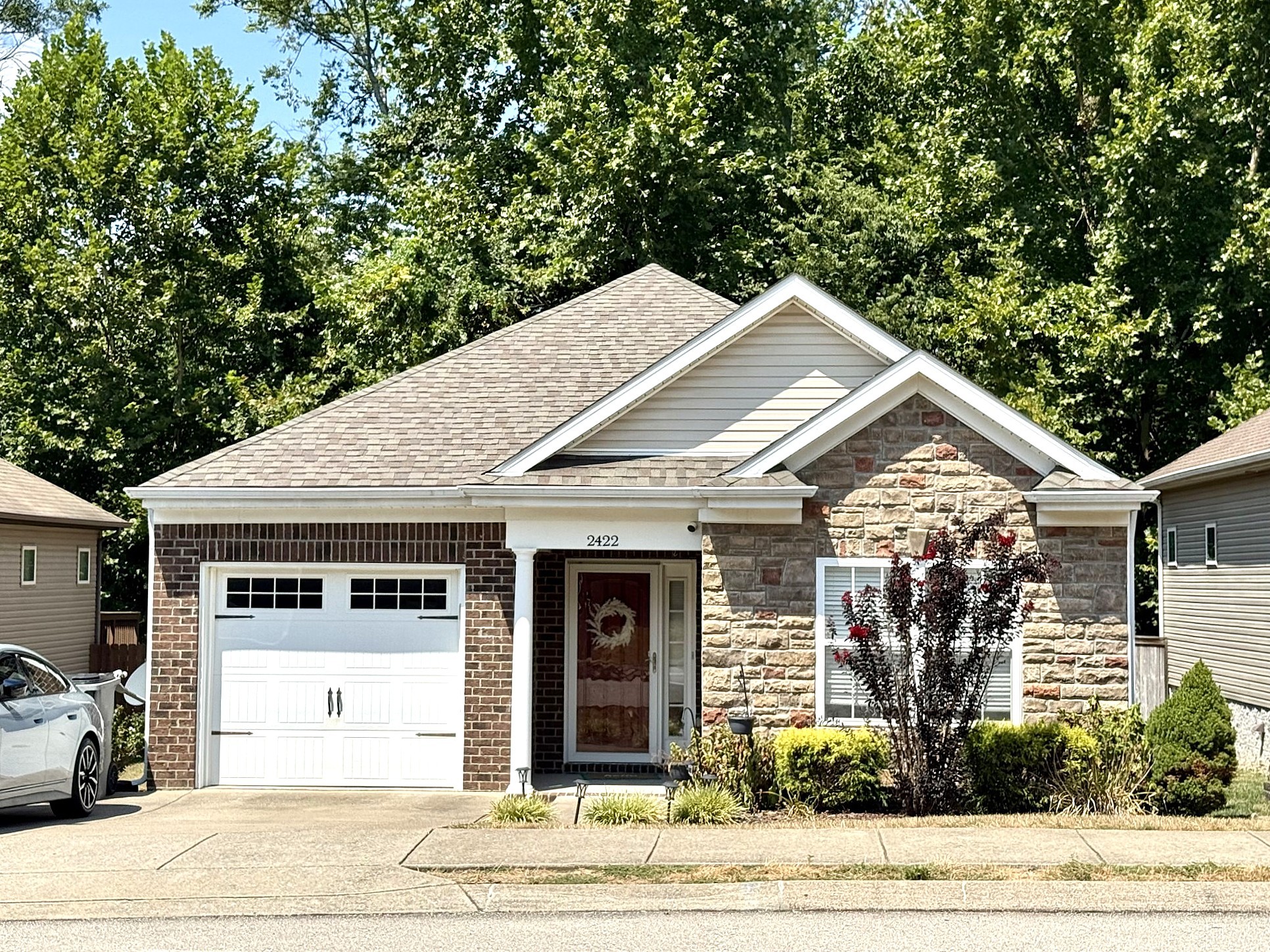 2422 Duxbury Dr