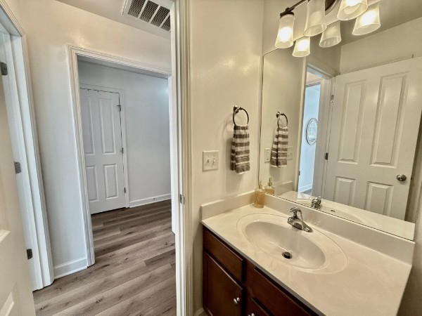 2422 Duxbury Dr