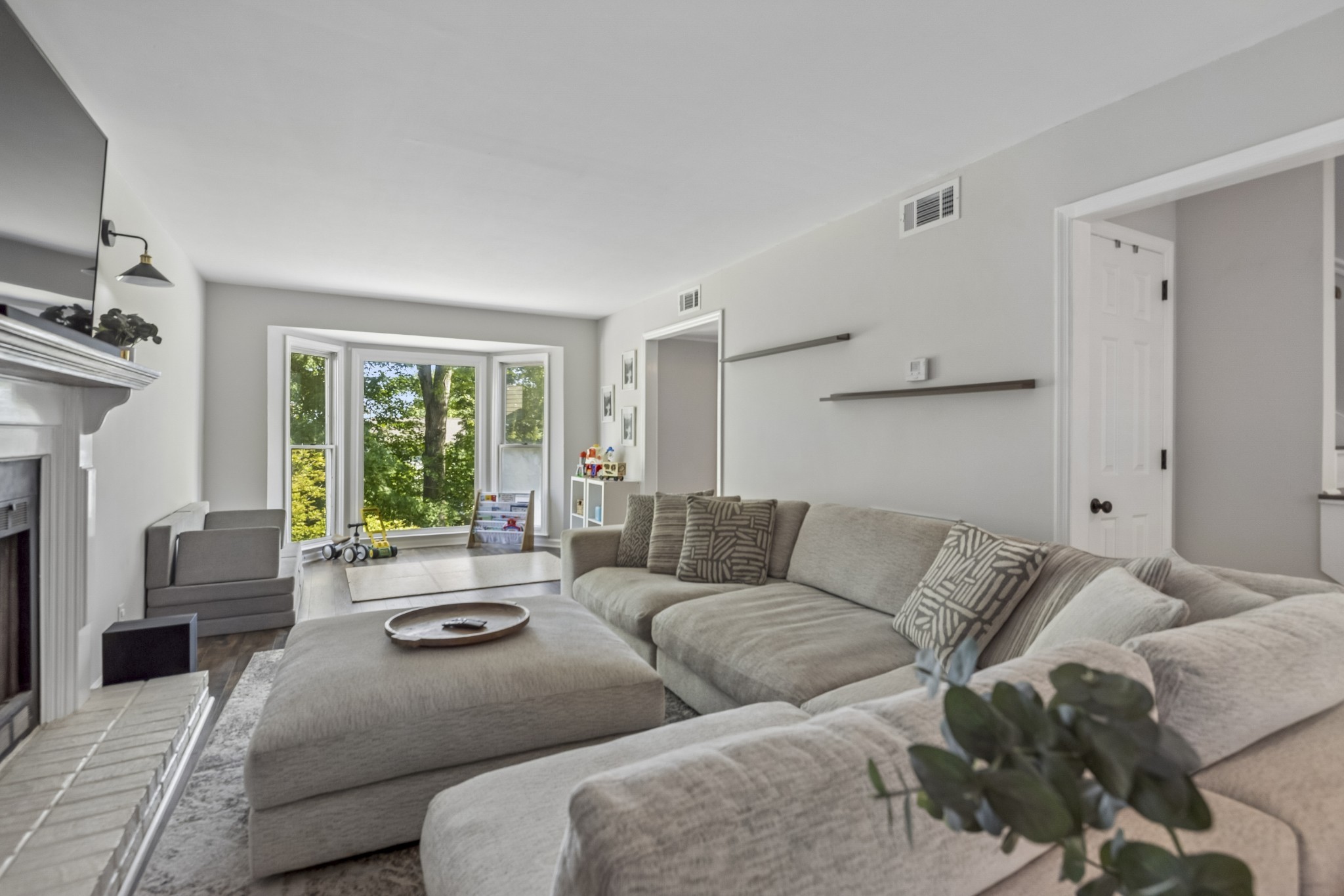 5053 English Village Dr