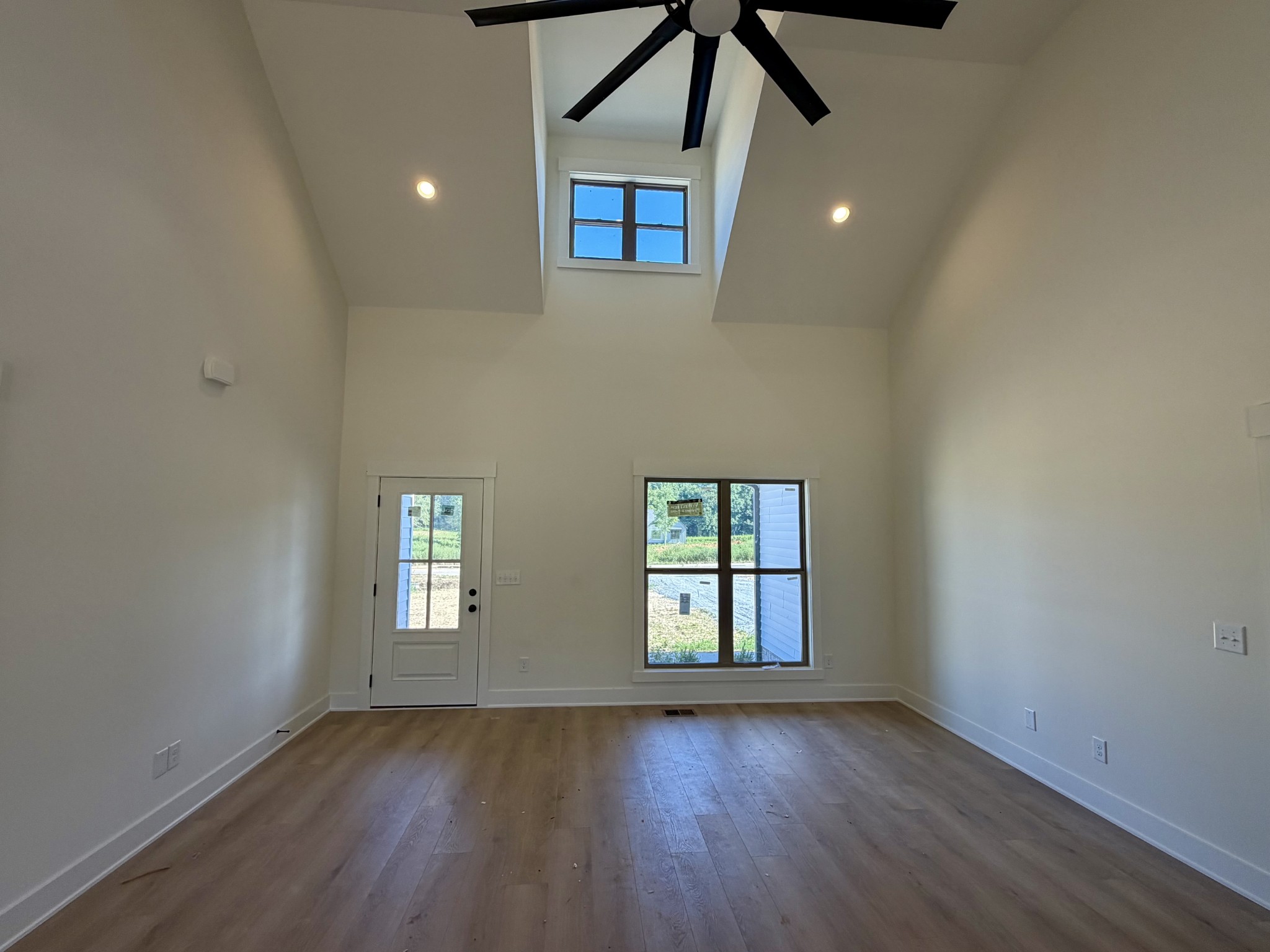 1301 Vickie Ln