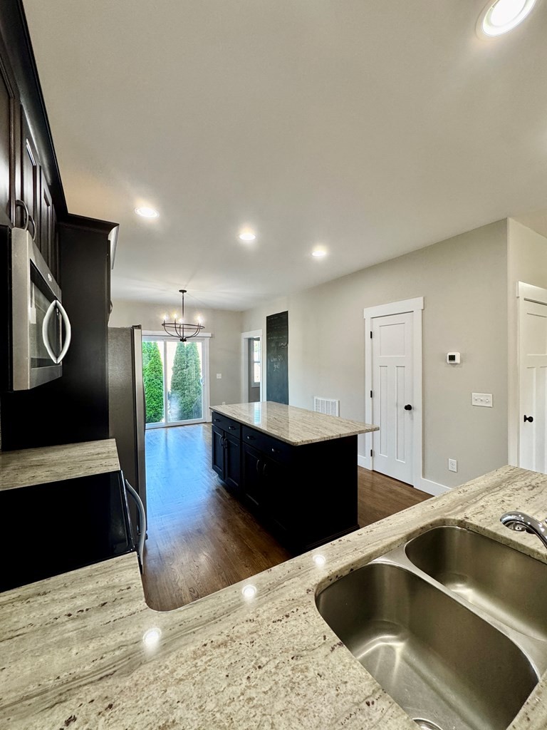 1135 Cross Pointe Dr