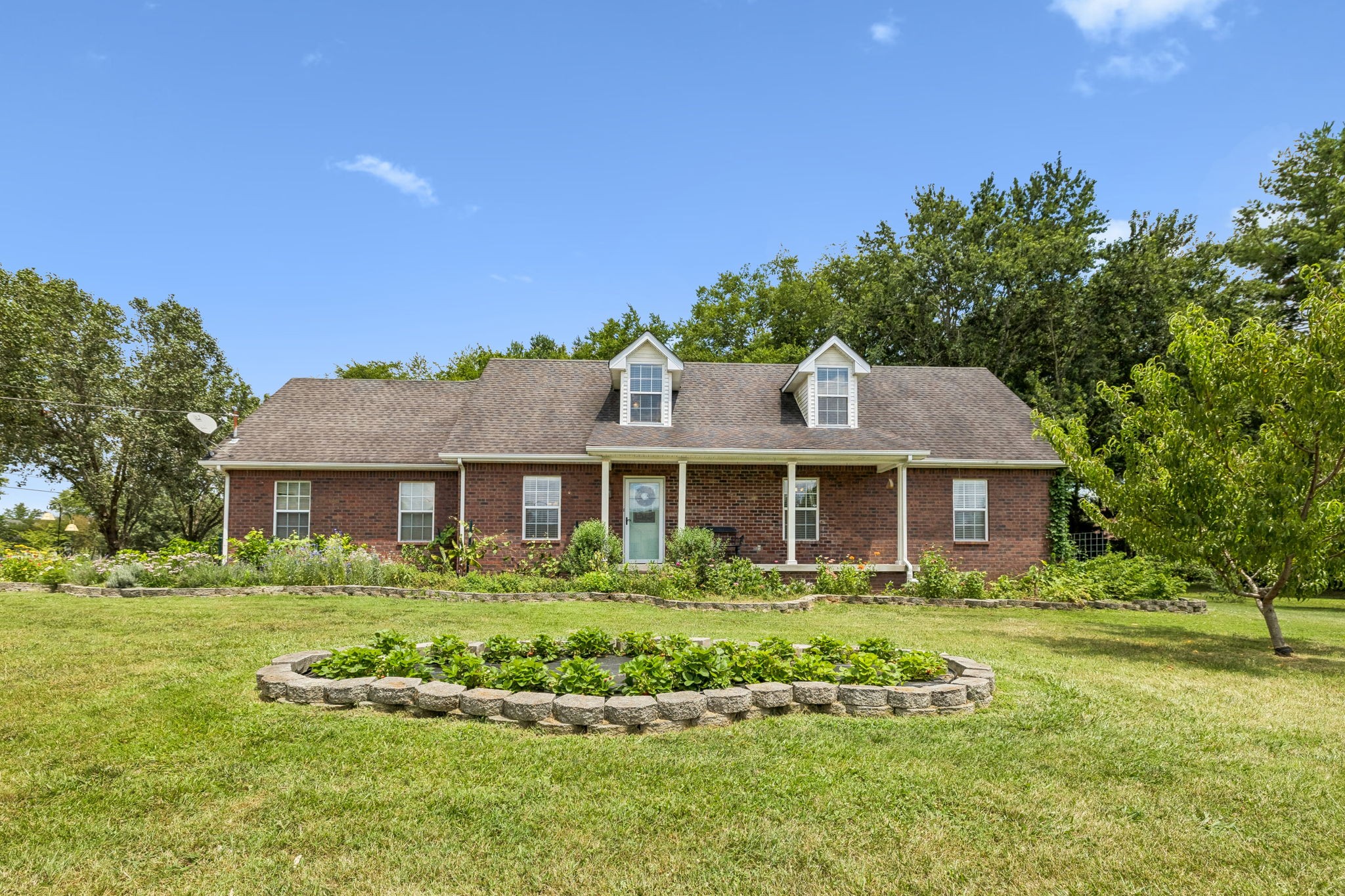 5633 Constantine Dr