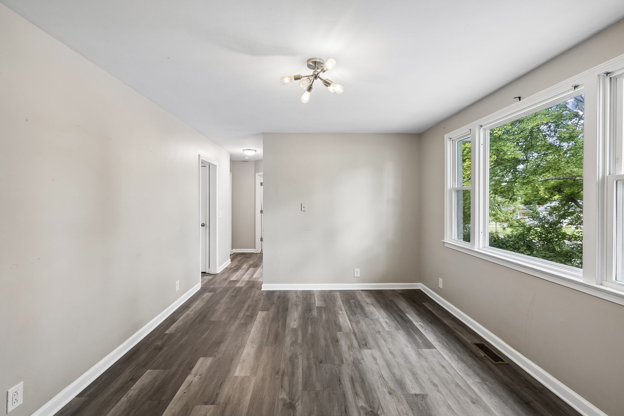 512 Roosevelt Ave
