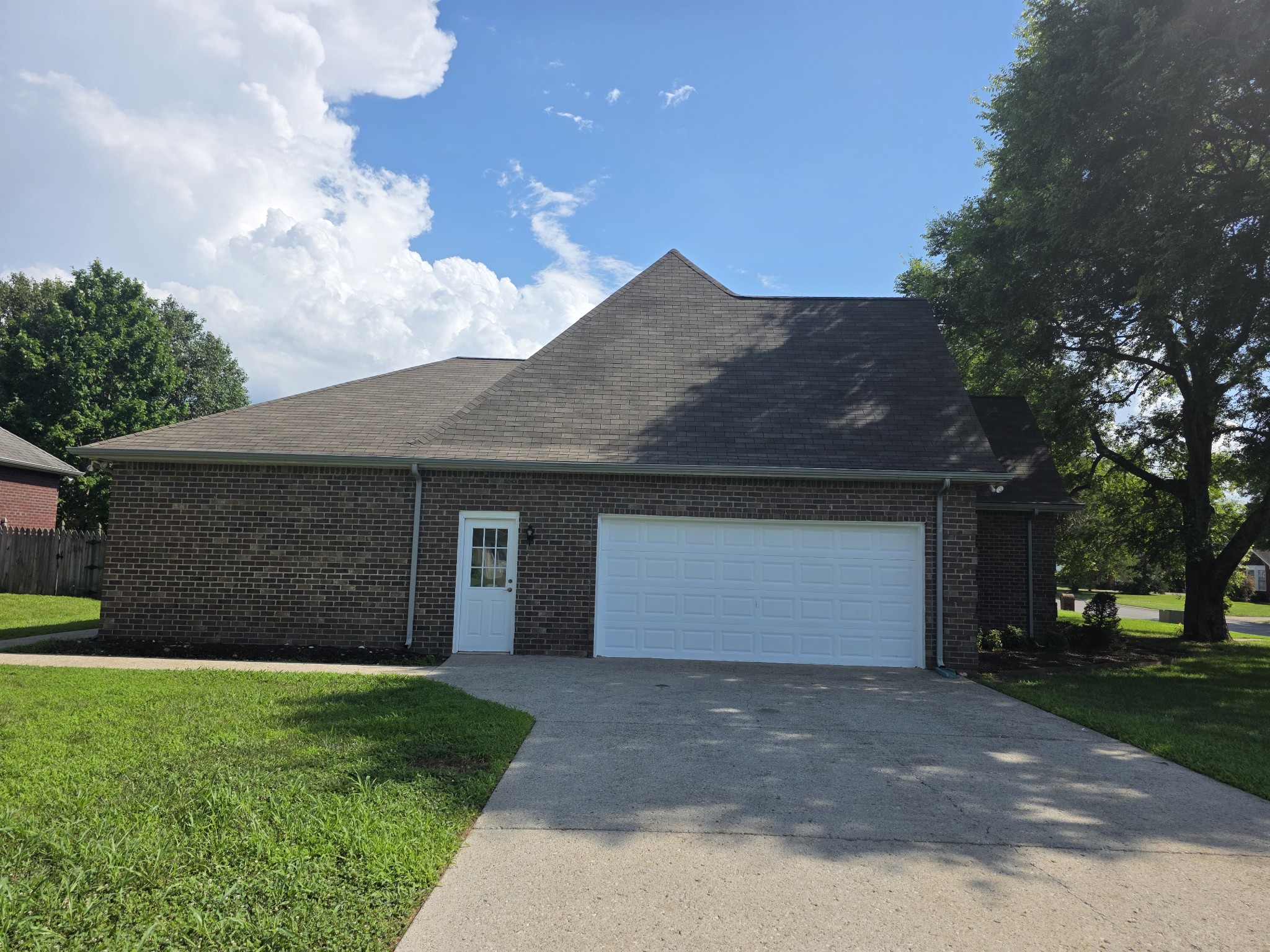 2810 Regenwood Dr