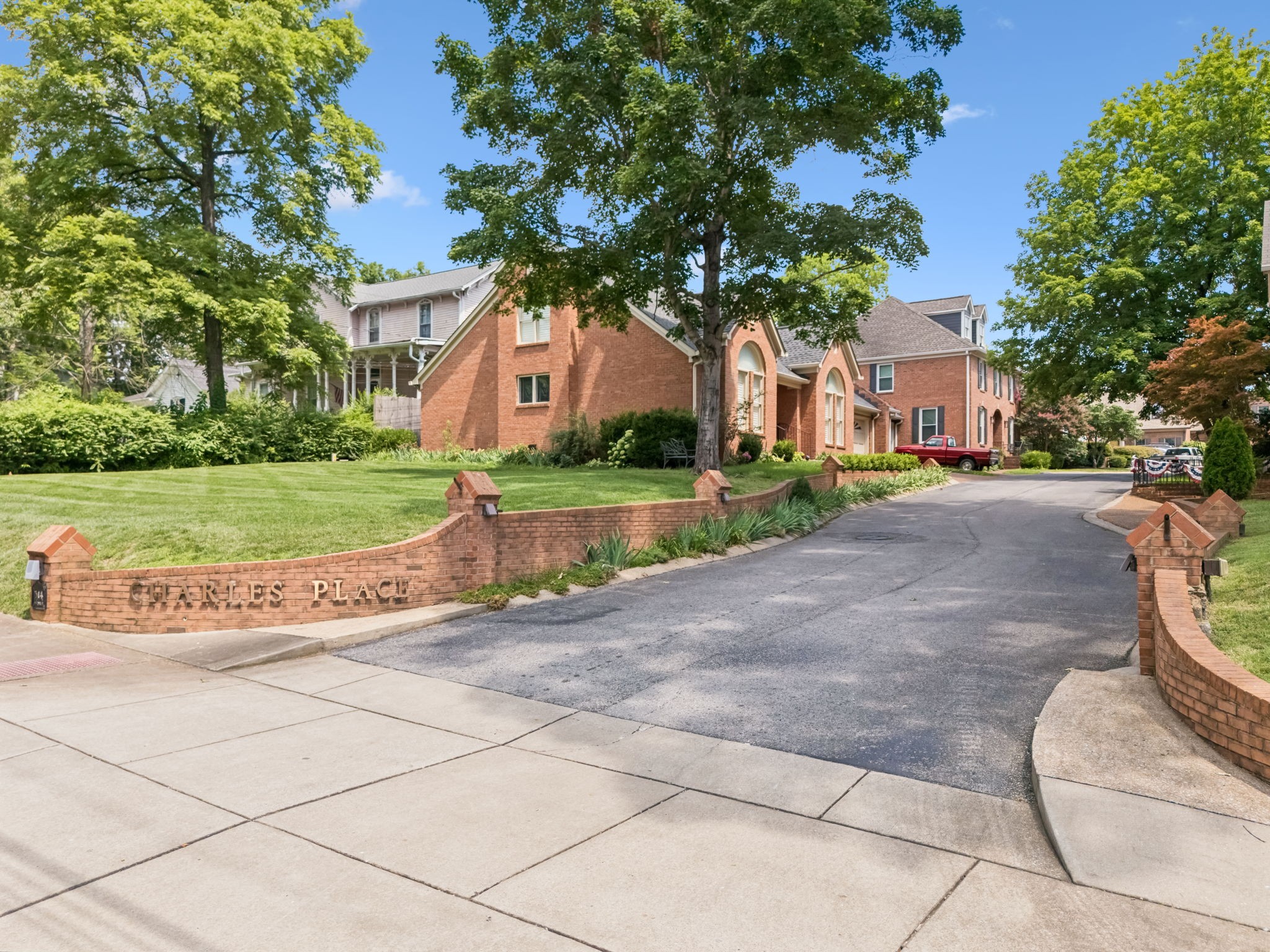 314 W 6th St