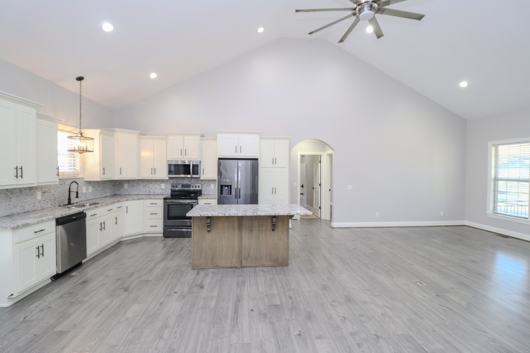 450 Bridle Path Ln