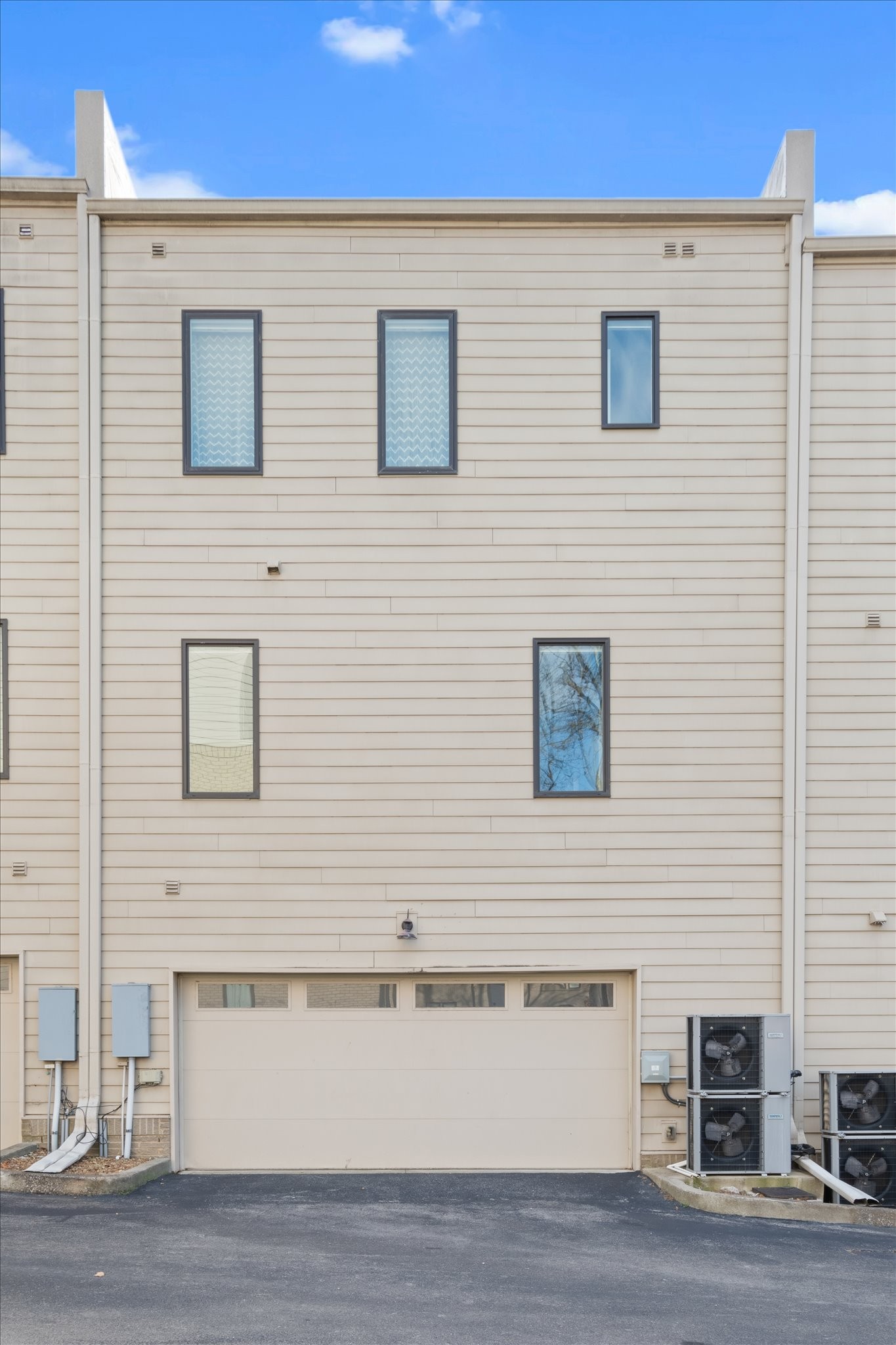 731 Douglas Ave