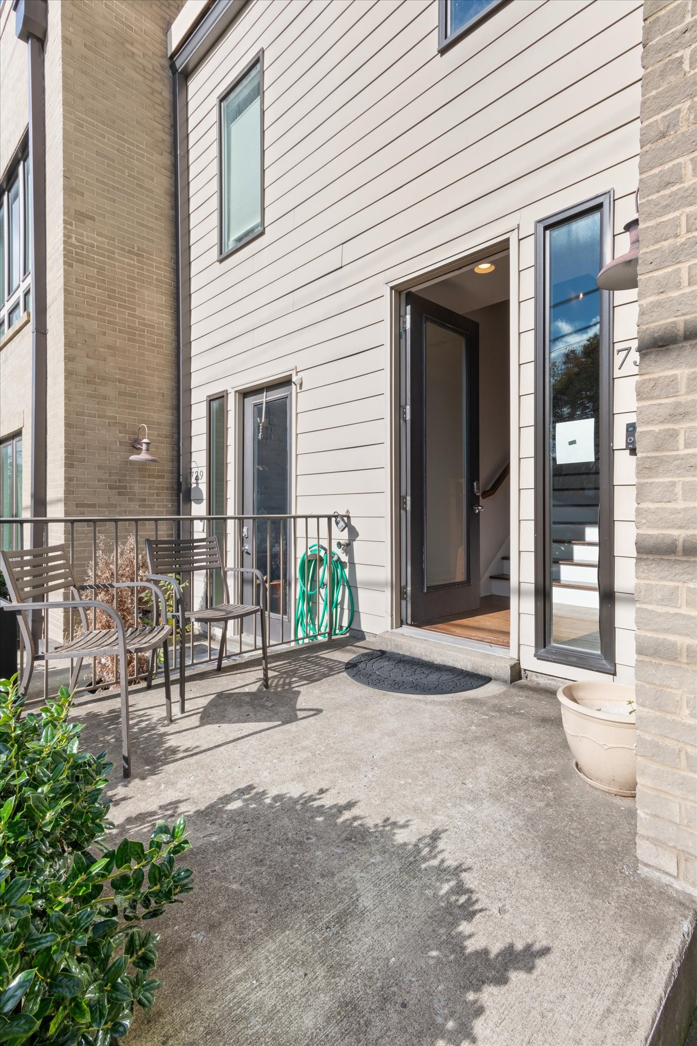 731 Douglas Ave