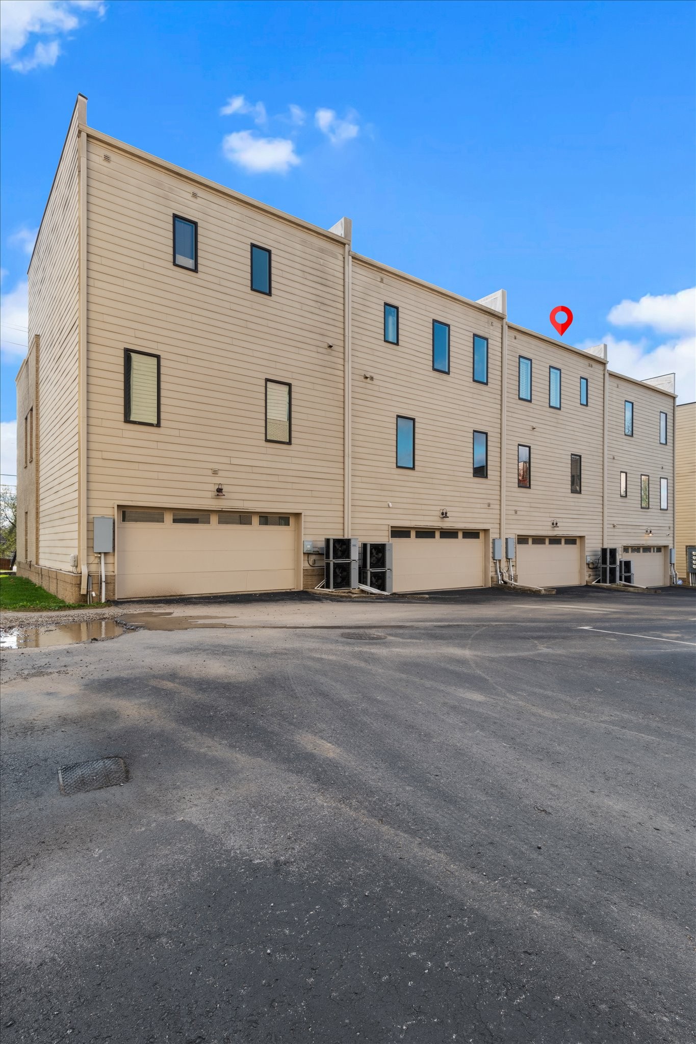 731 Douglas Ave