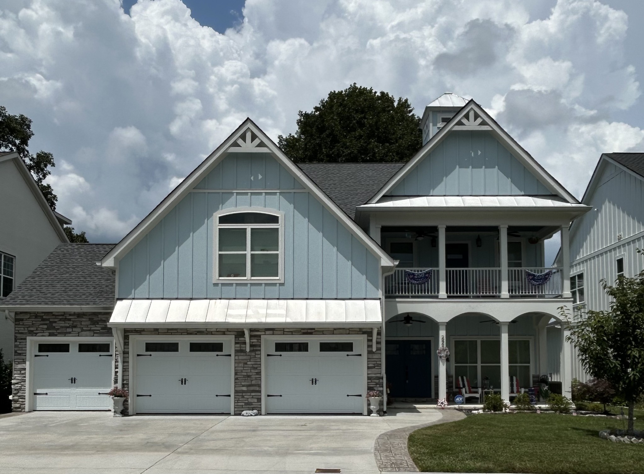 221 Hammock Dr
