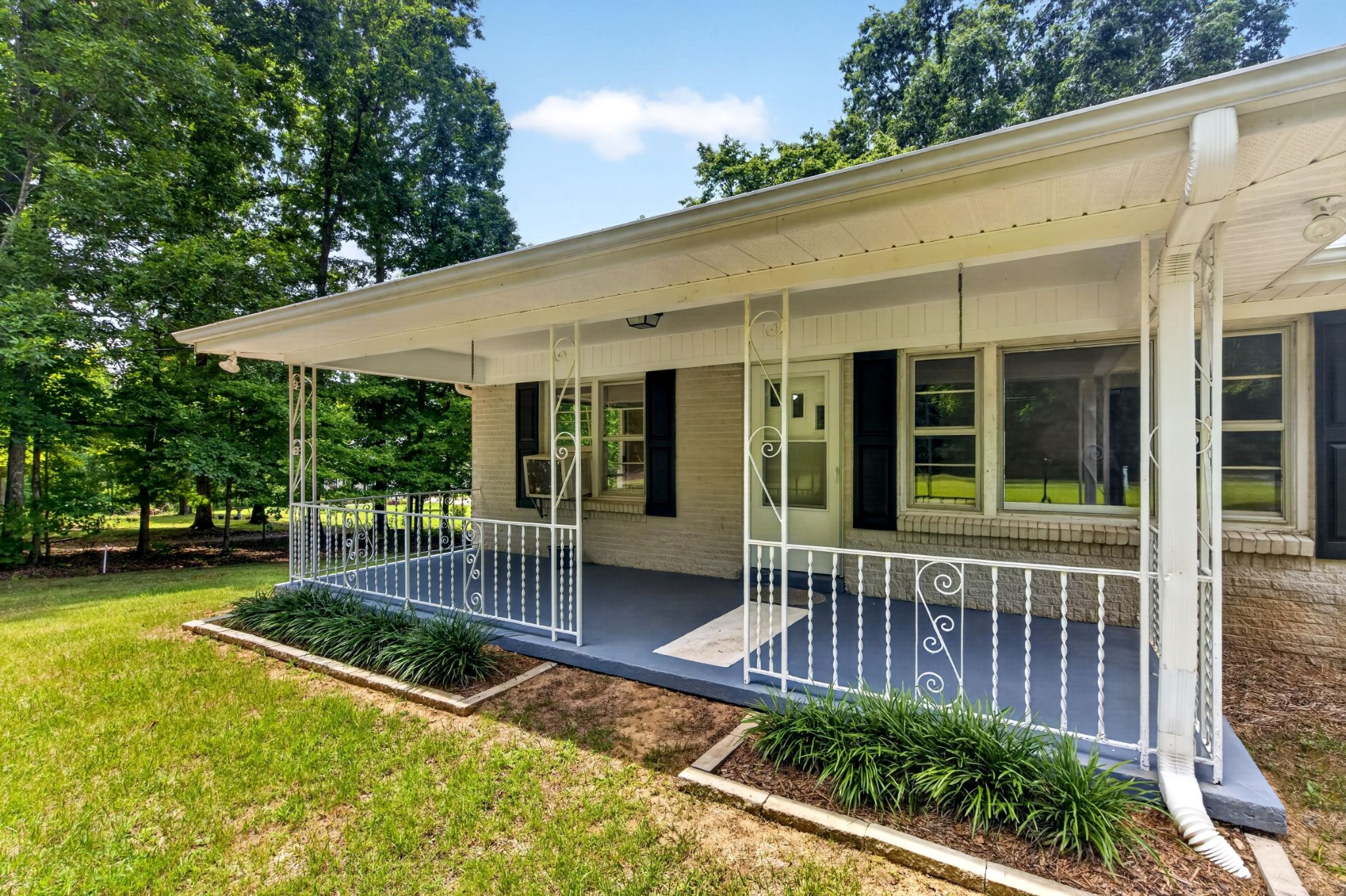 9296 Old Locust Creek Rd