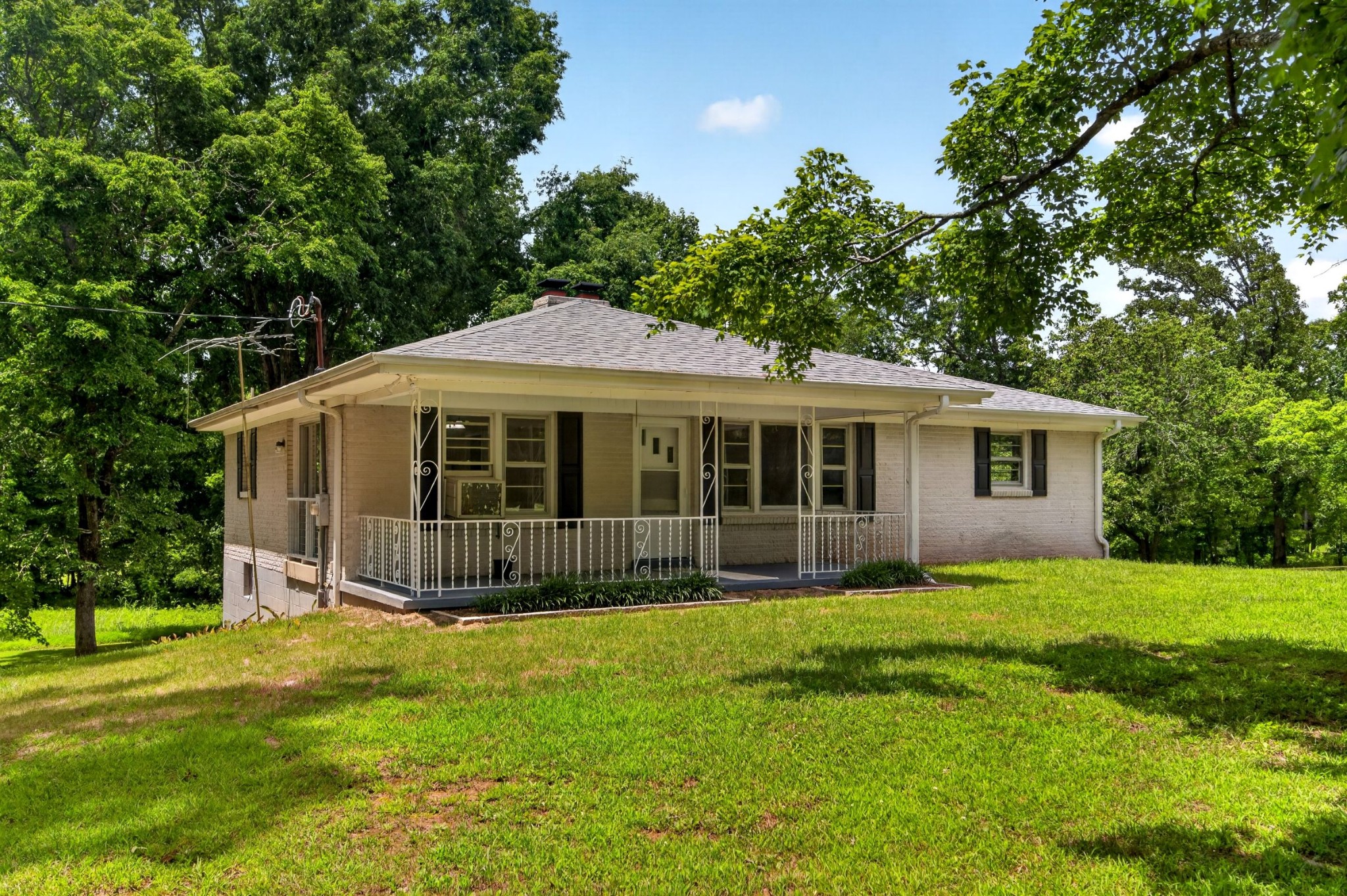 9296 Old Locust Creek Rd