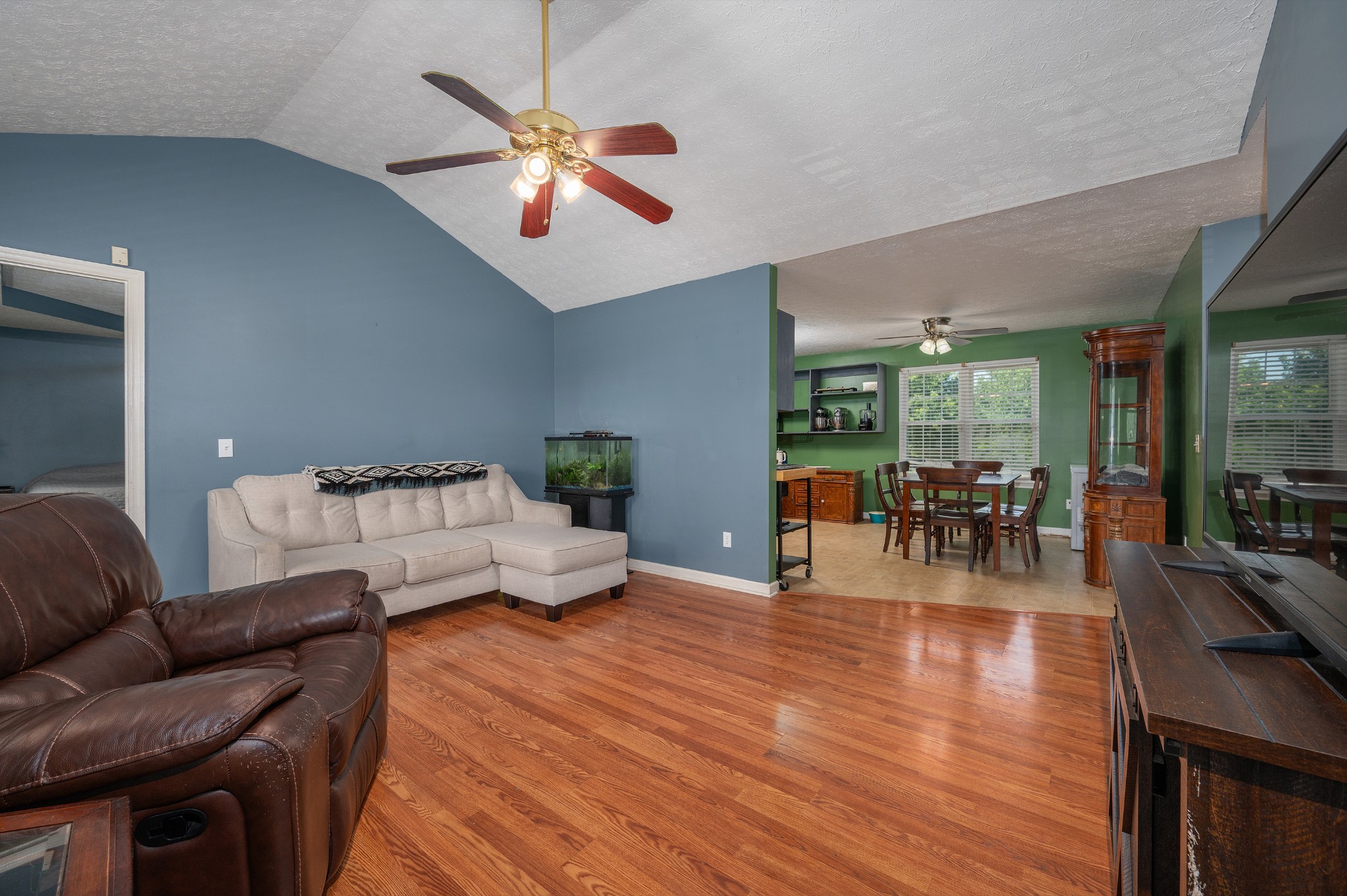 1922 Belotes Ferry Rd