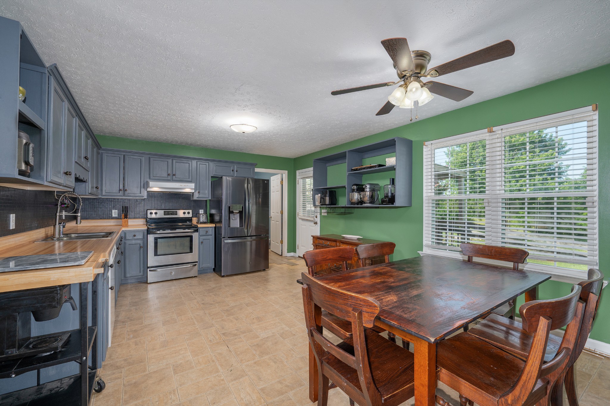 1922 Belotes Ferry Rd
