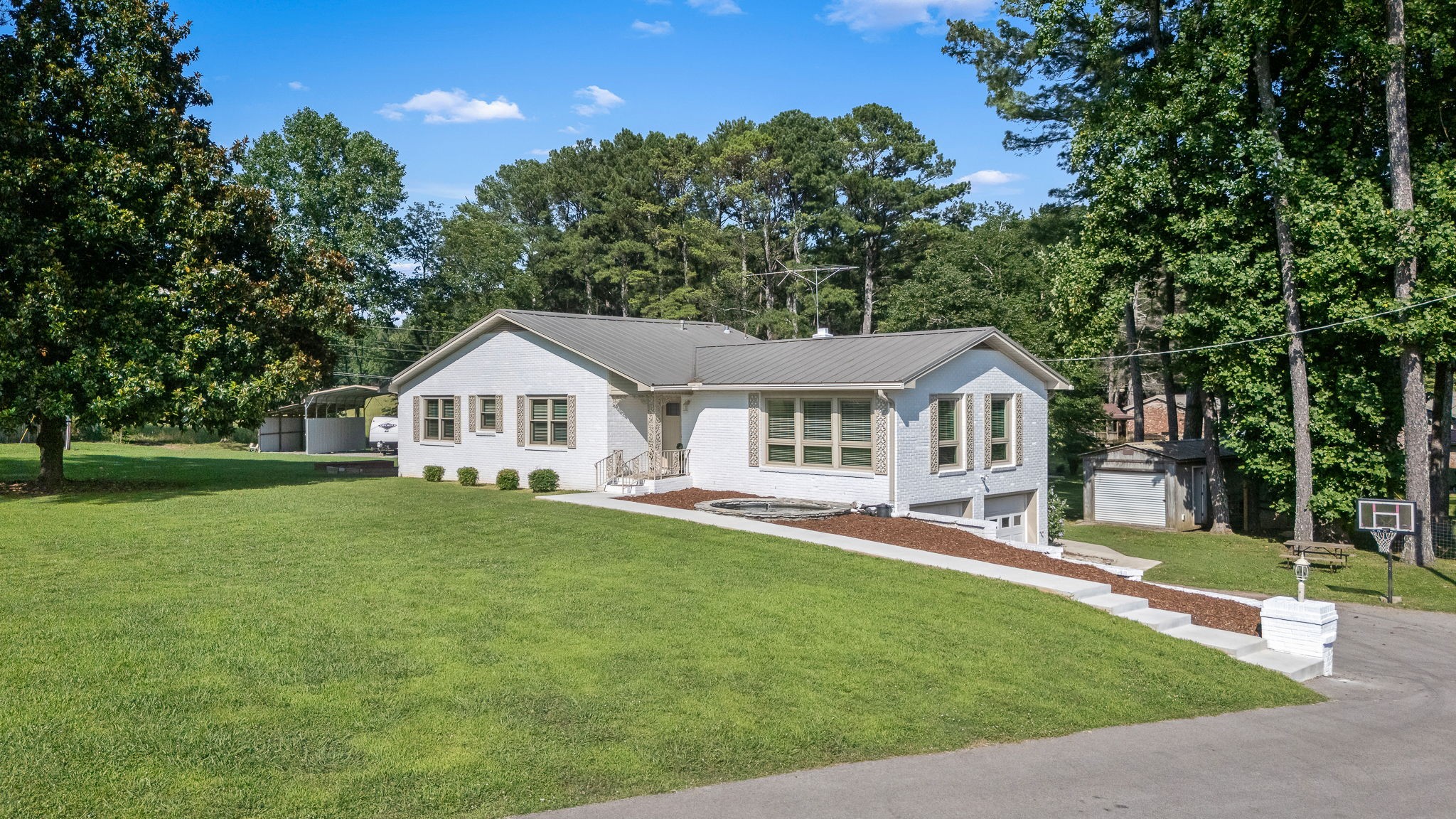 13 West Rd